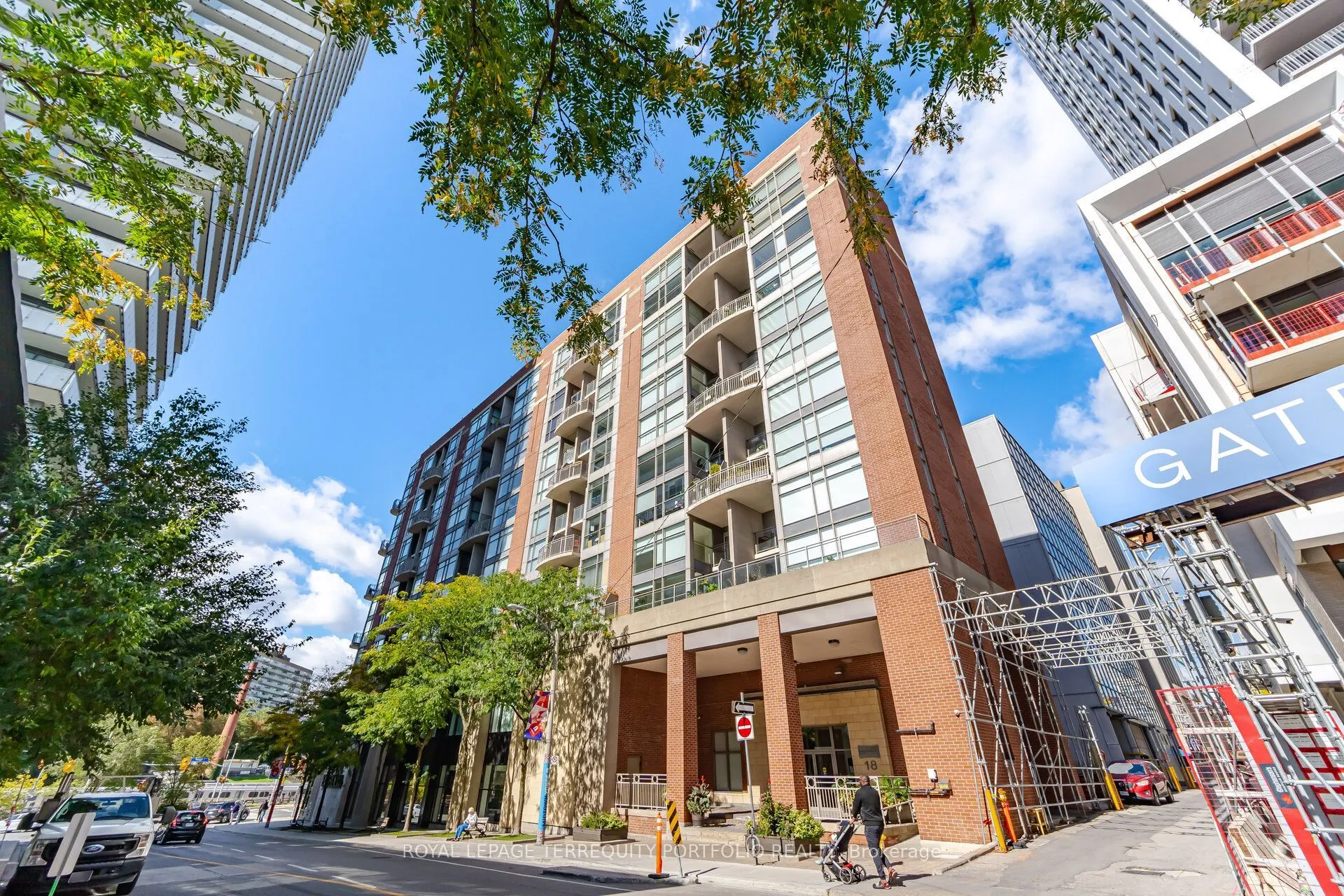 18 Merton Street #303