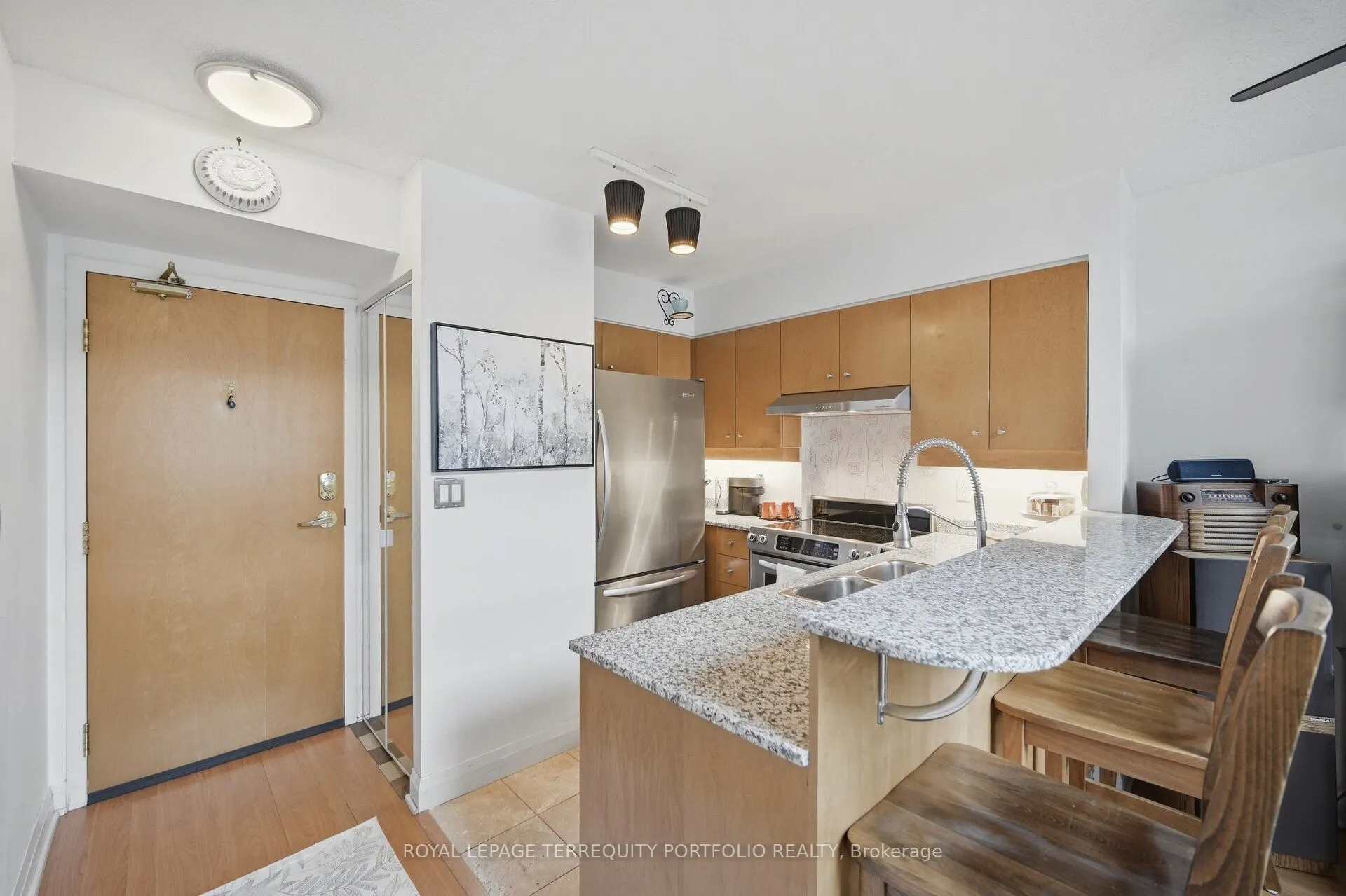 18 Merton Street #303