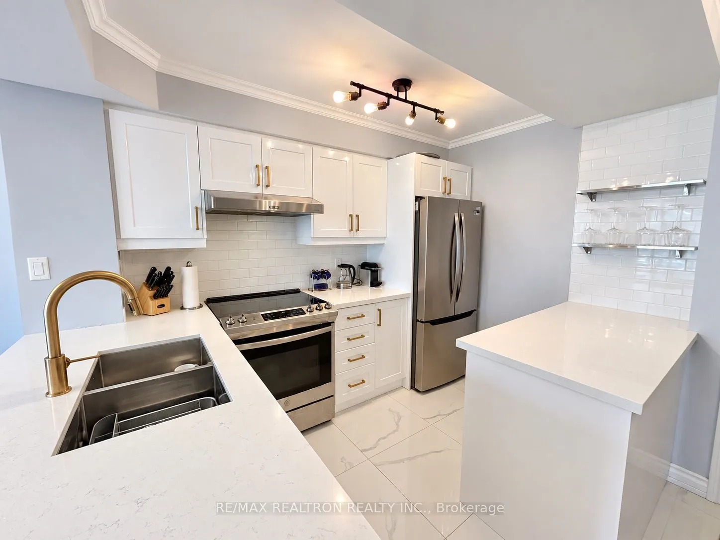 323 Richmond Street E #957