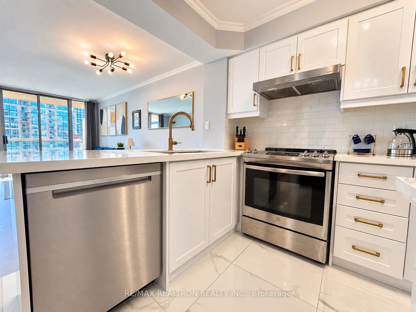 323 Richmond Street E #957