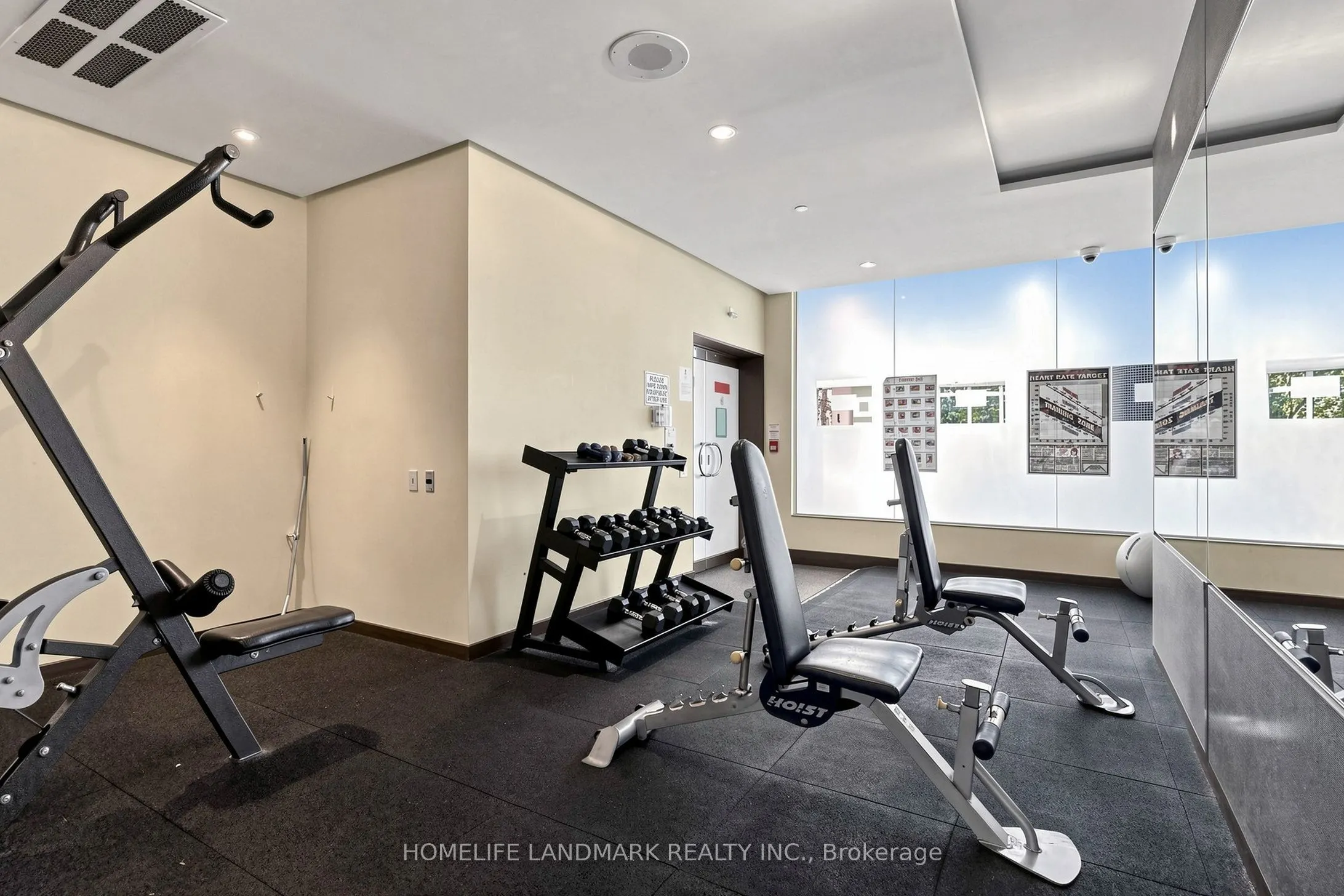 15 Northtown Way #220