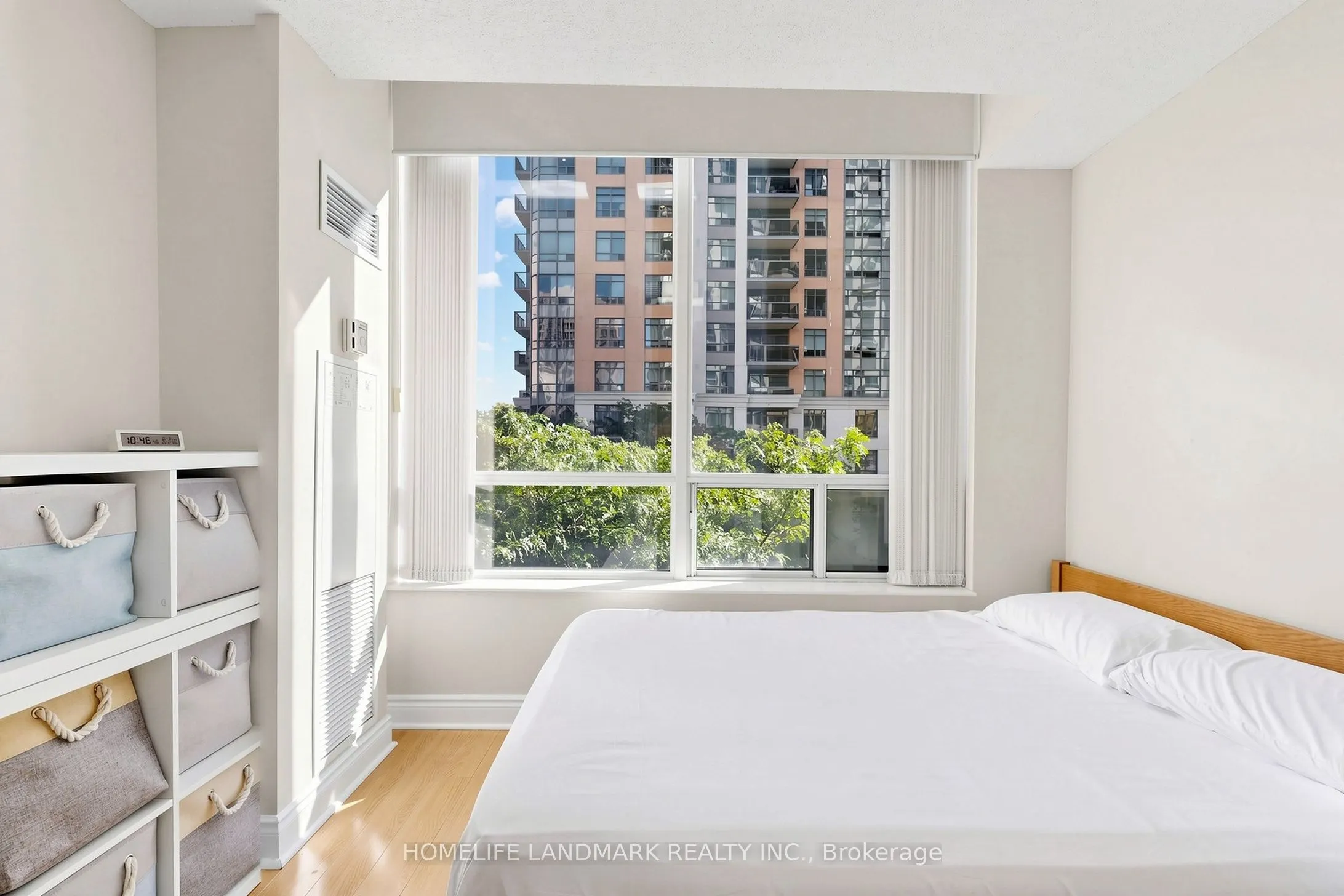 15 Northtown Way #220