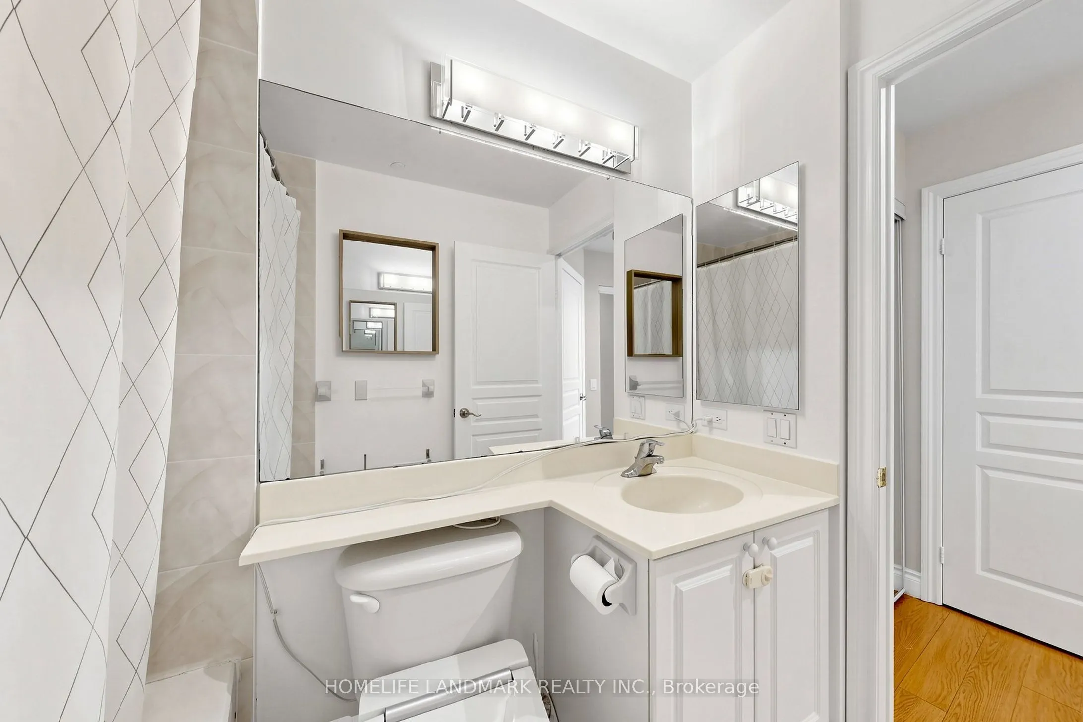 15 Northtown Way #220