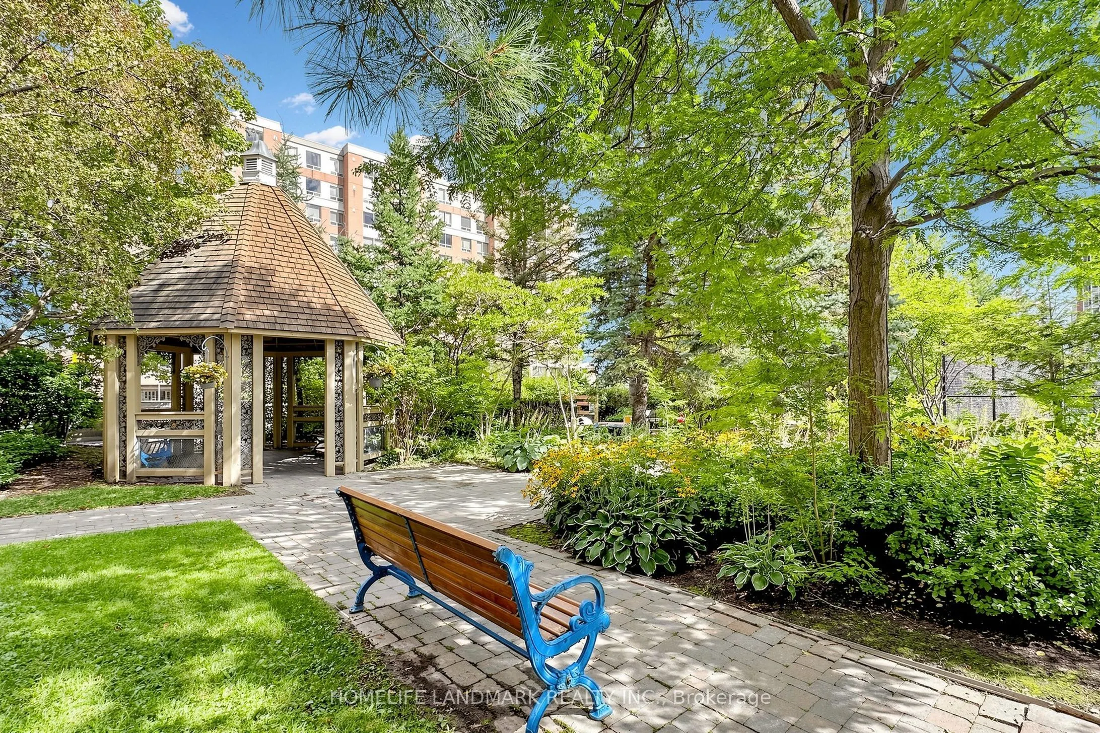 15 Northtown Way #220