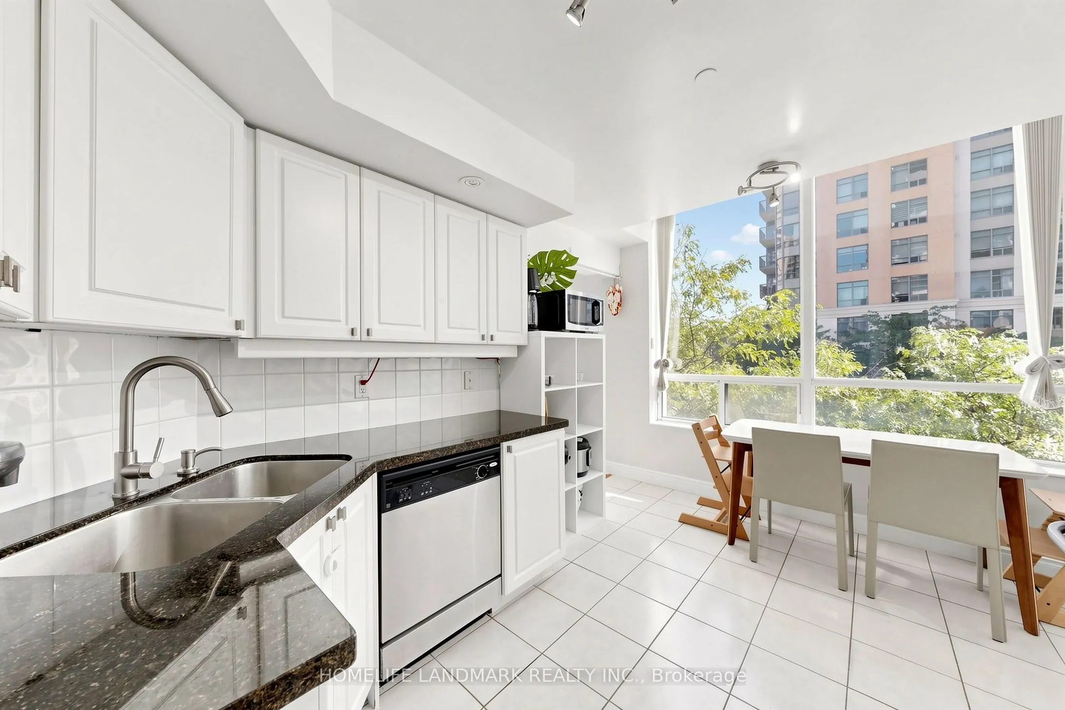 15 Northtown Way #220