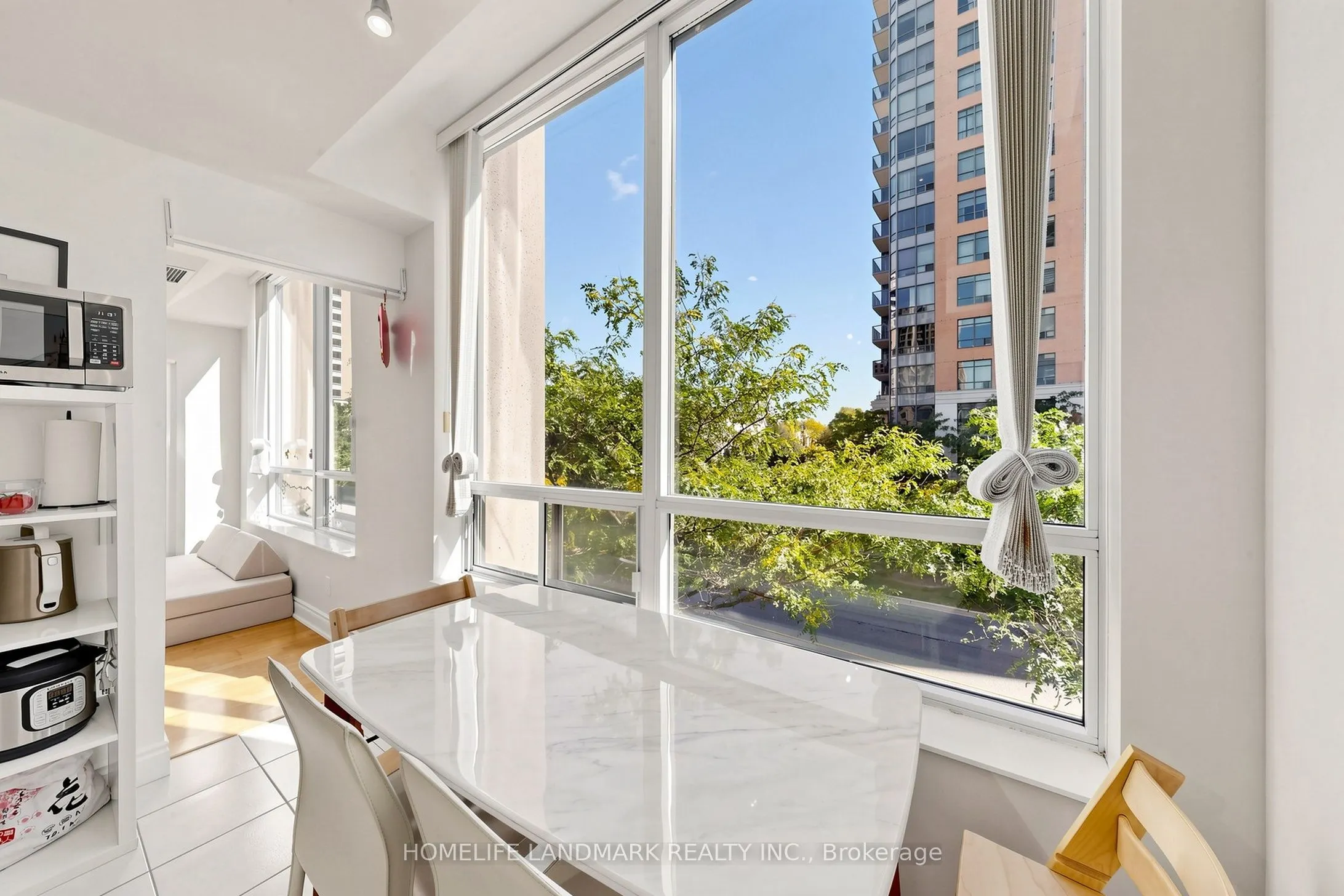 15 Northtown Way #220