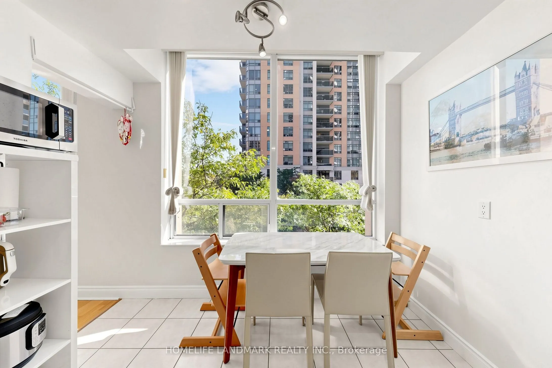15 Northtown Way #220