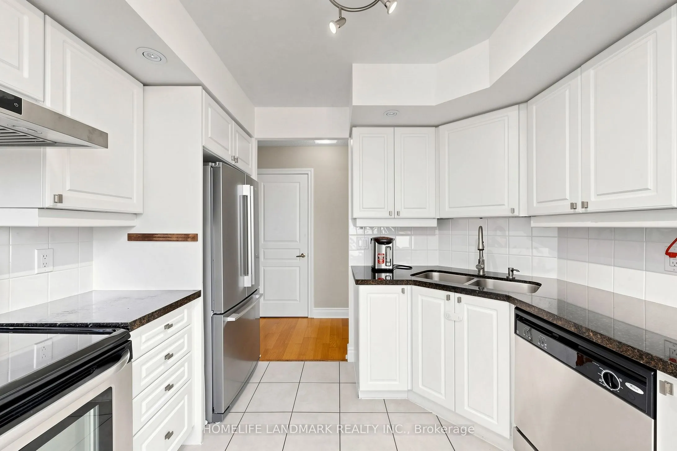 15 Northtown Way #220