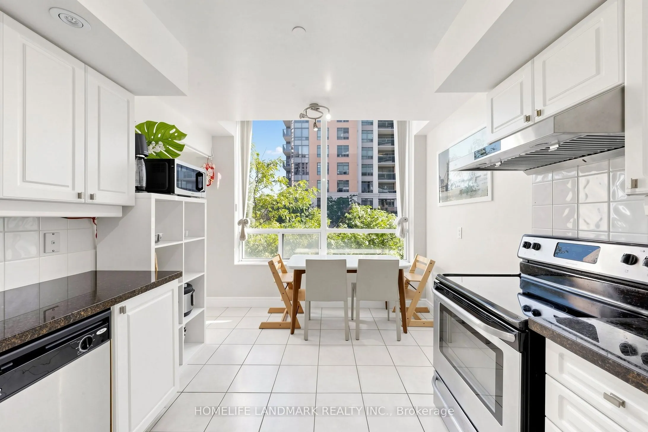 15 Northtown Way #220