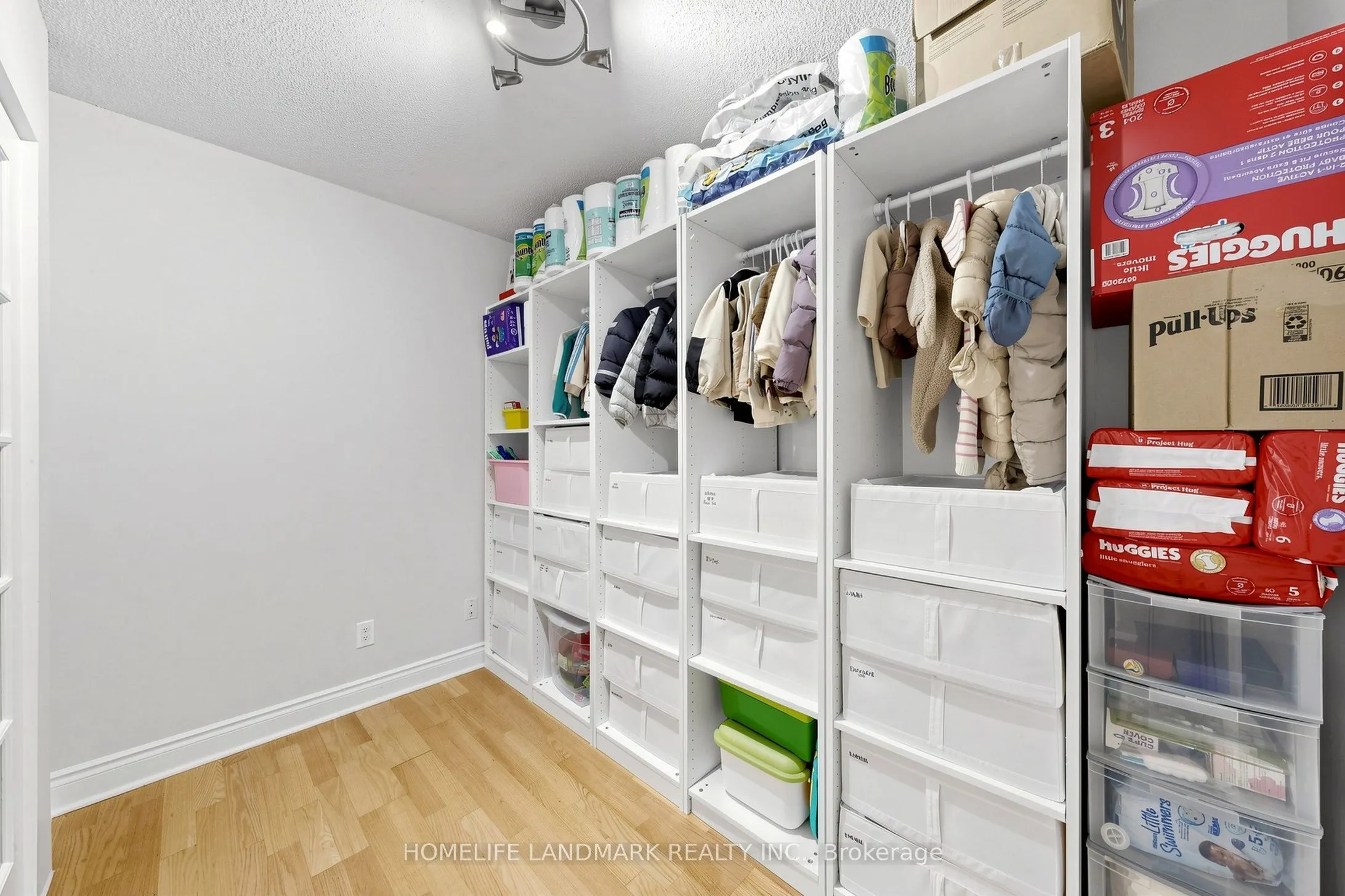 15 Northtown Way #220