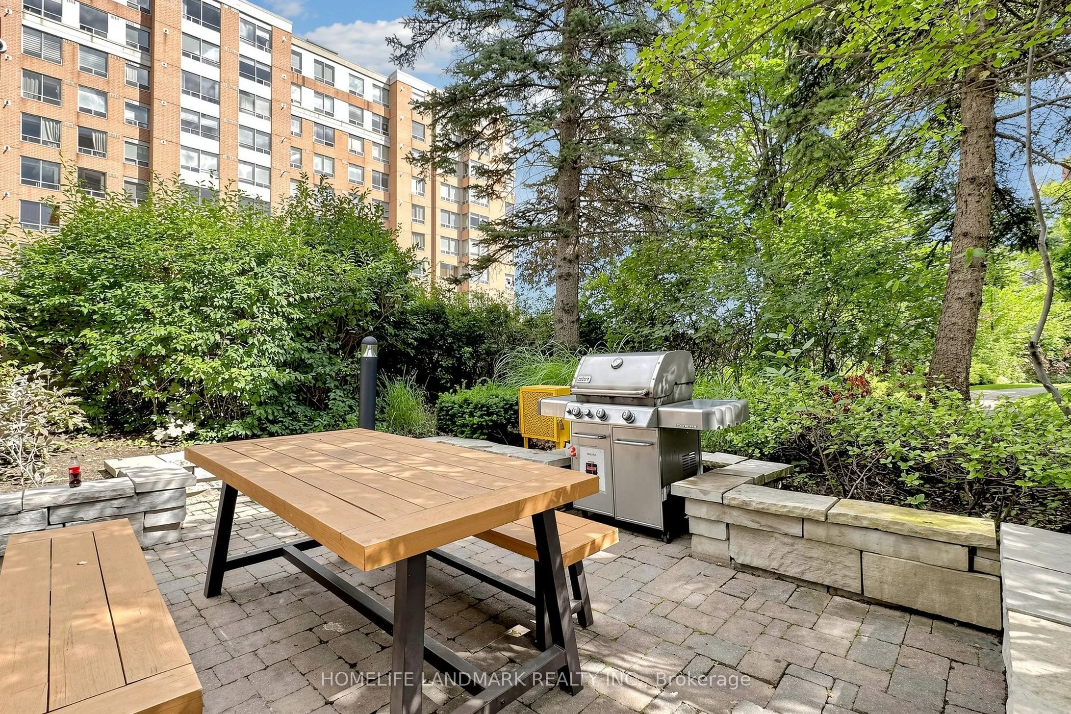 15 Northtown Way #220