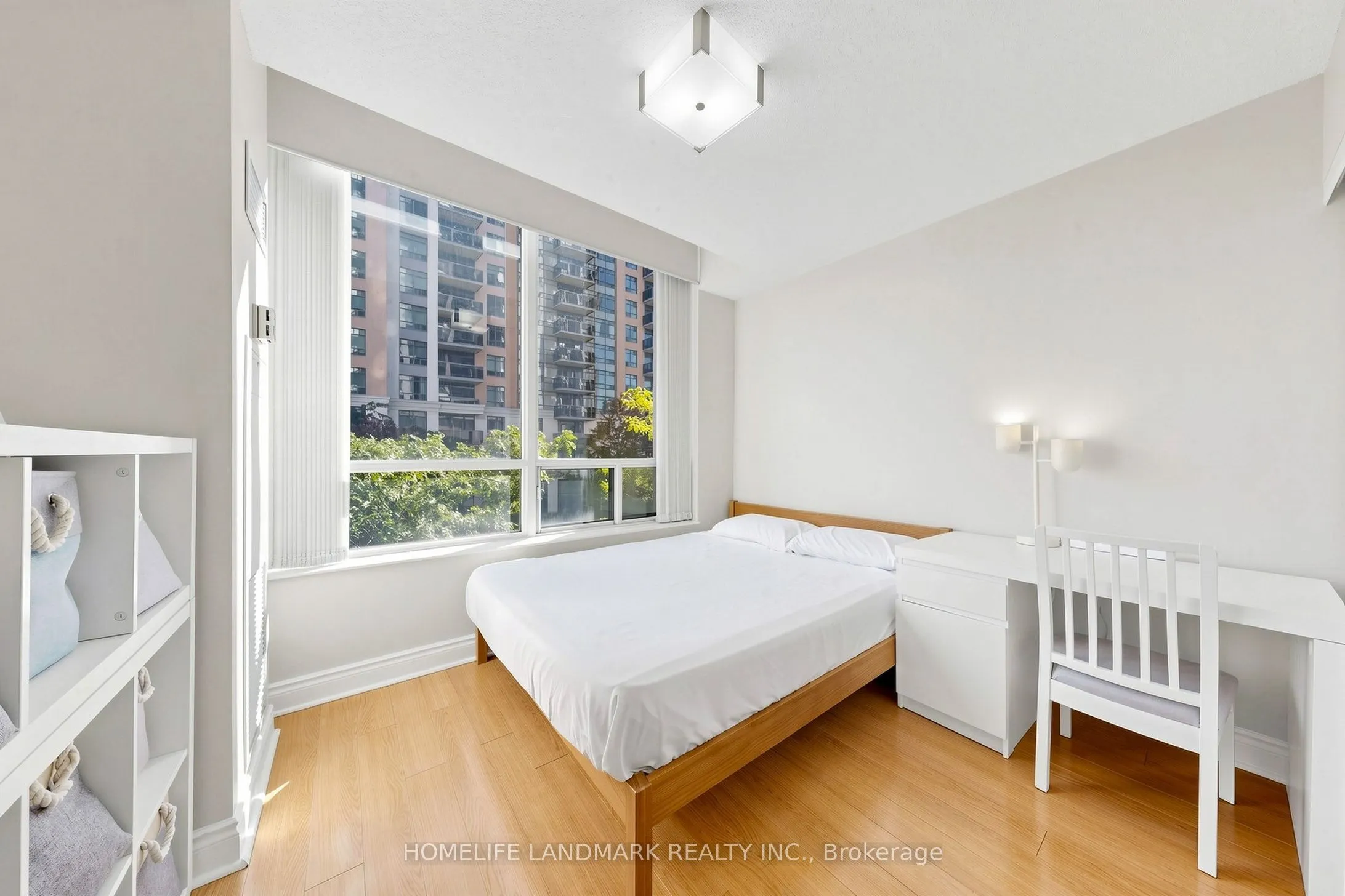 15 Northtown Way #220