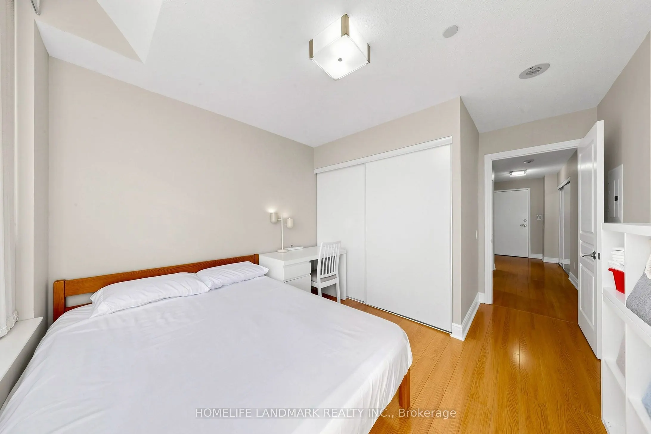 15 Northtown Way #220