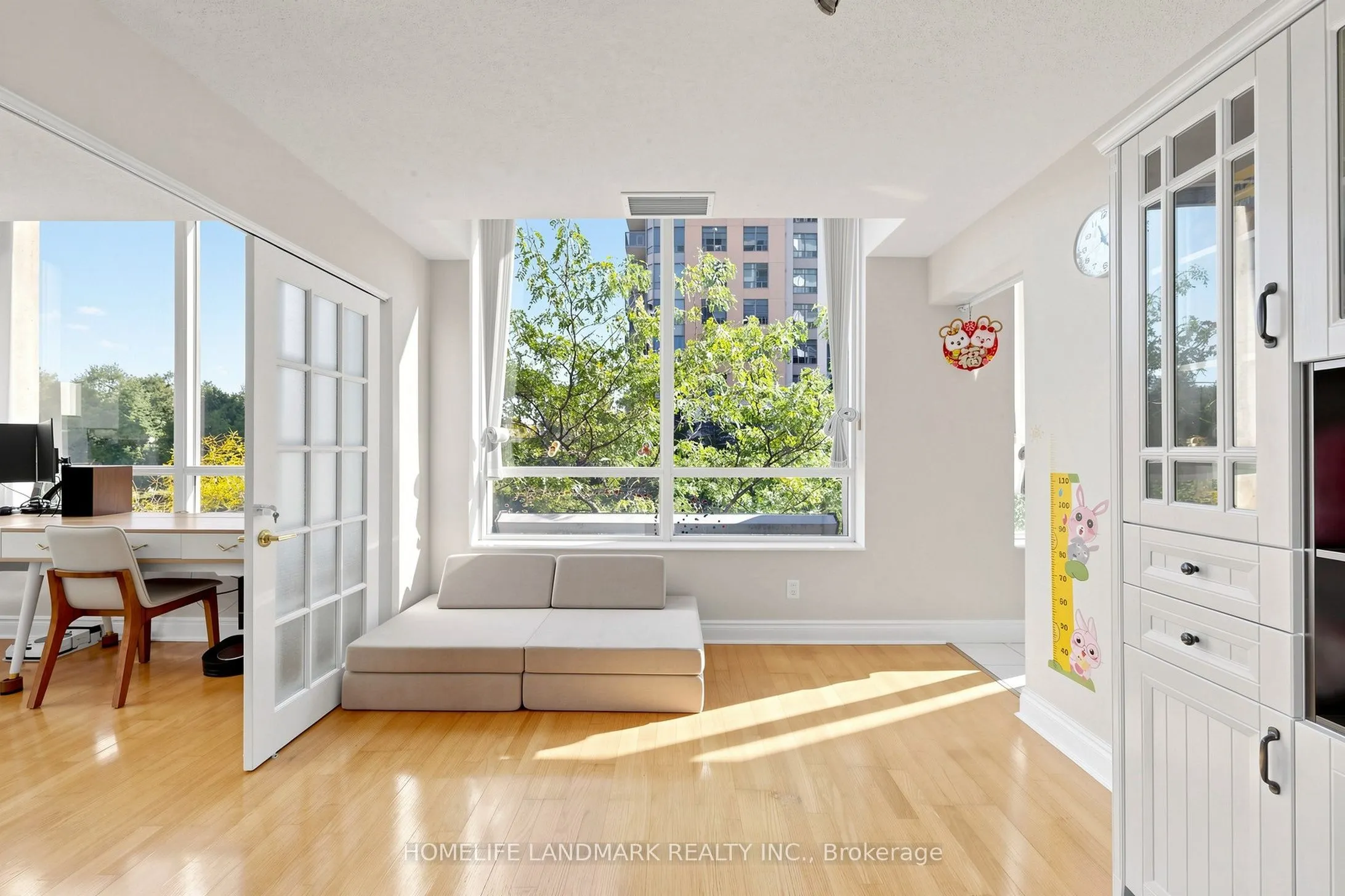 15 Northtown Way #220