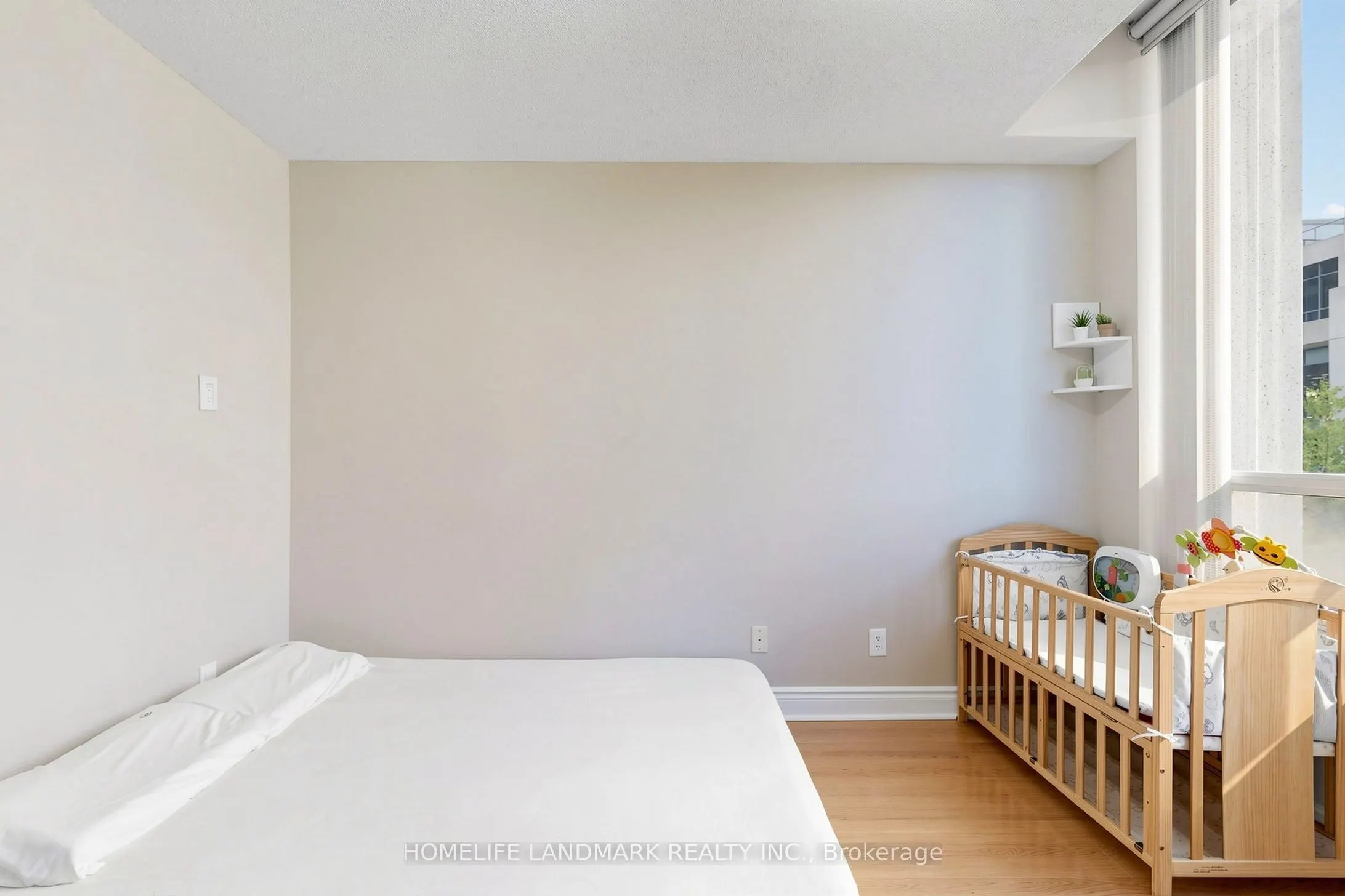 15 Northtown Way #220