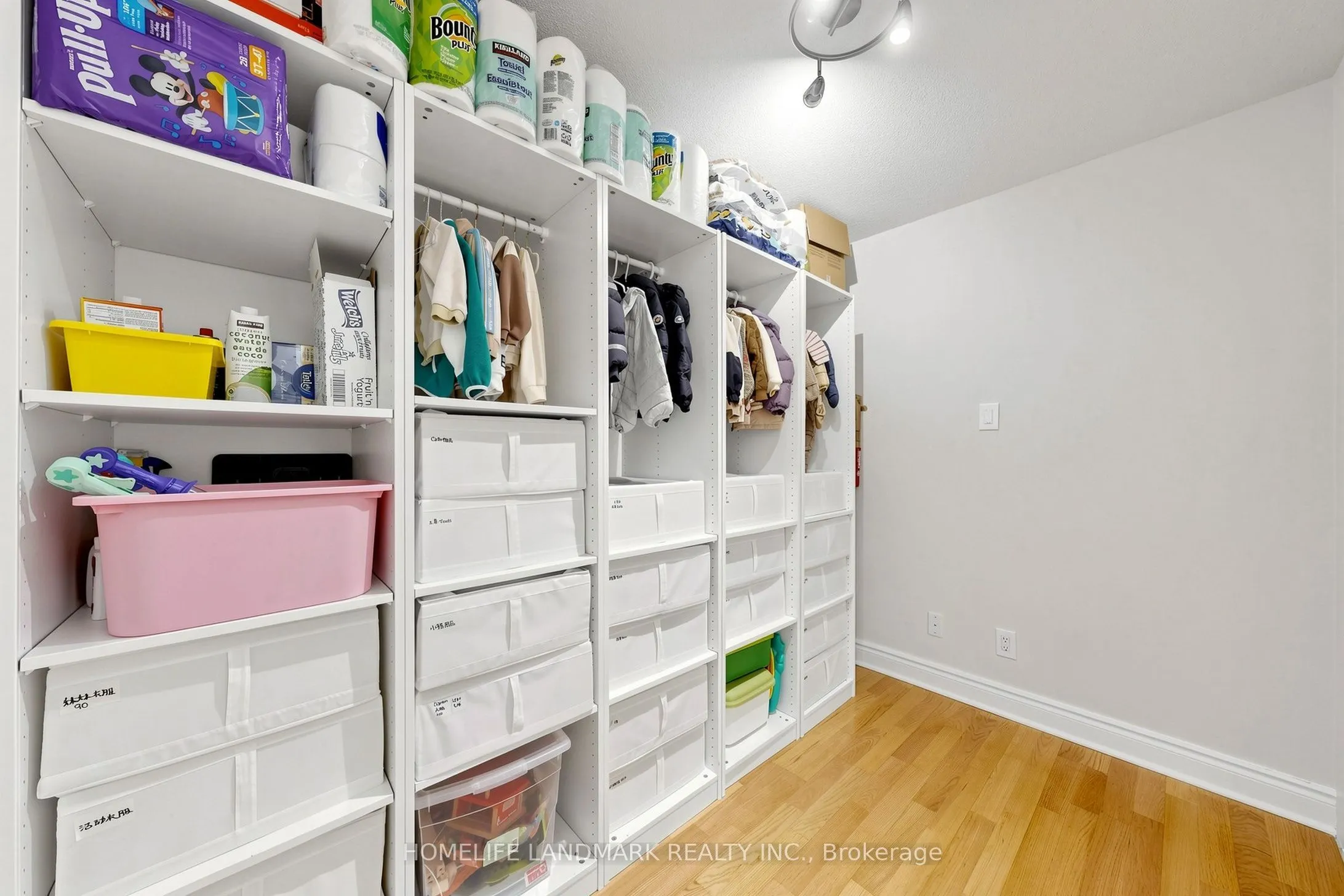 15 Northtown Way #220