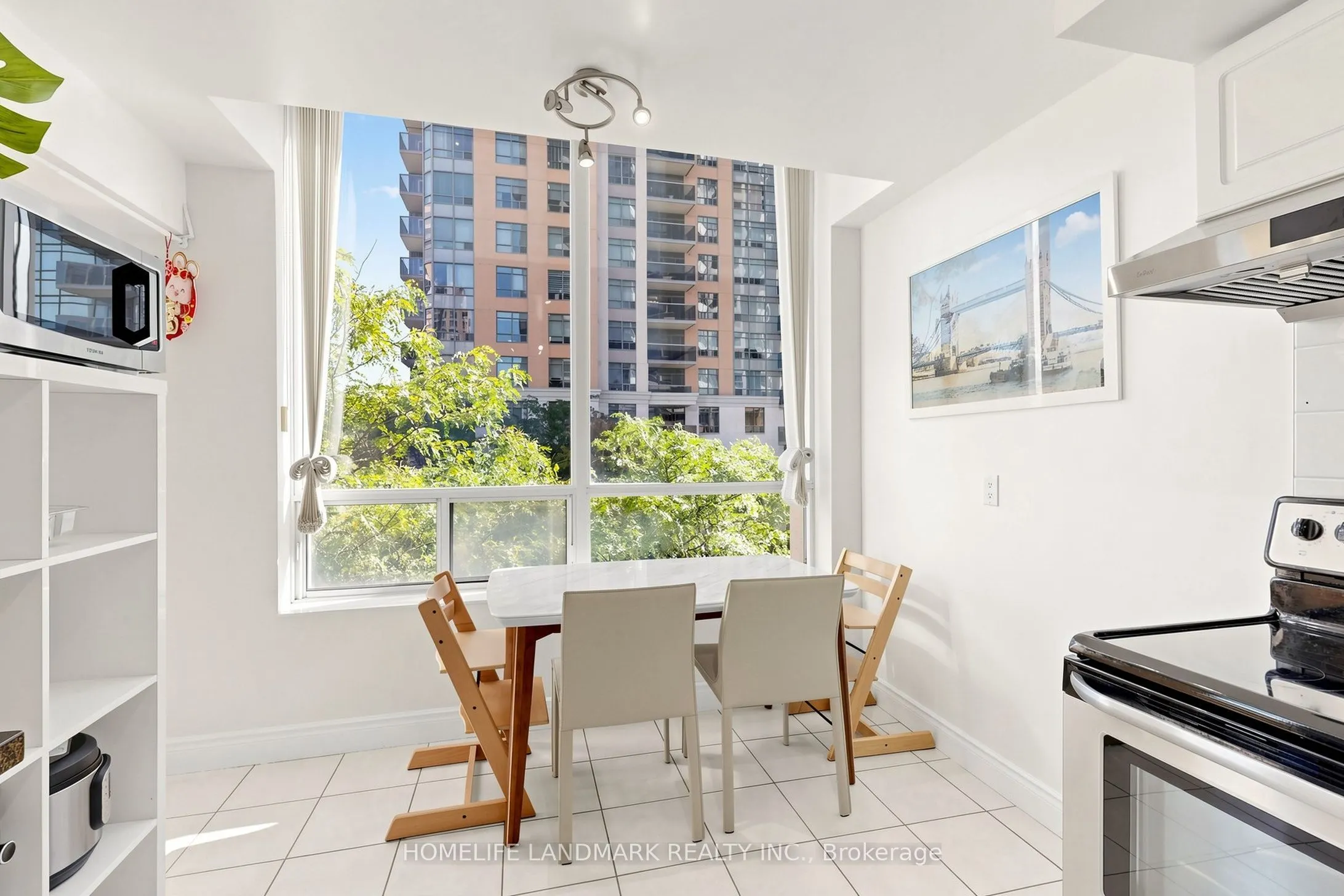 15 Northtown Way #220