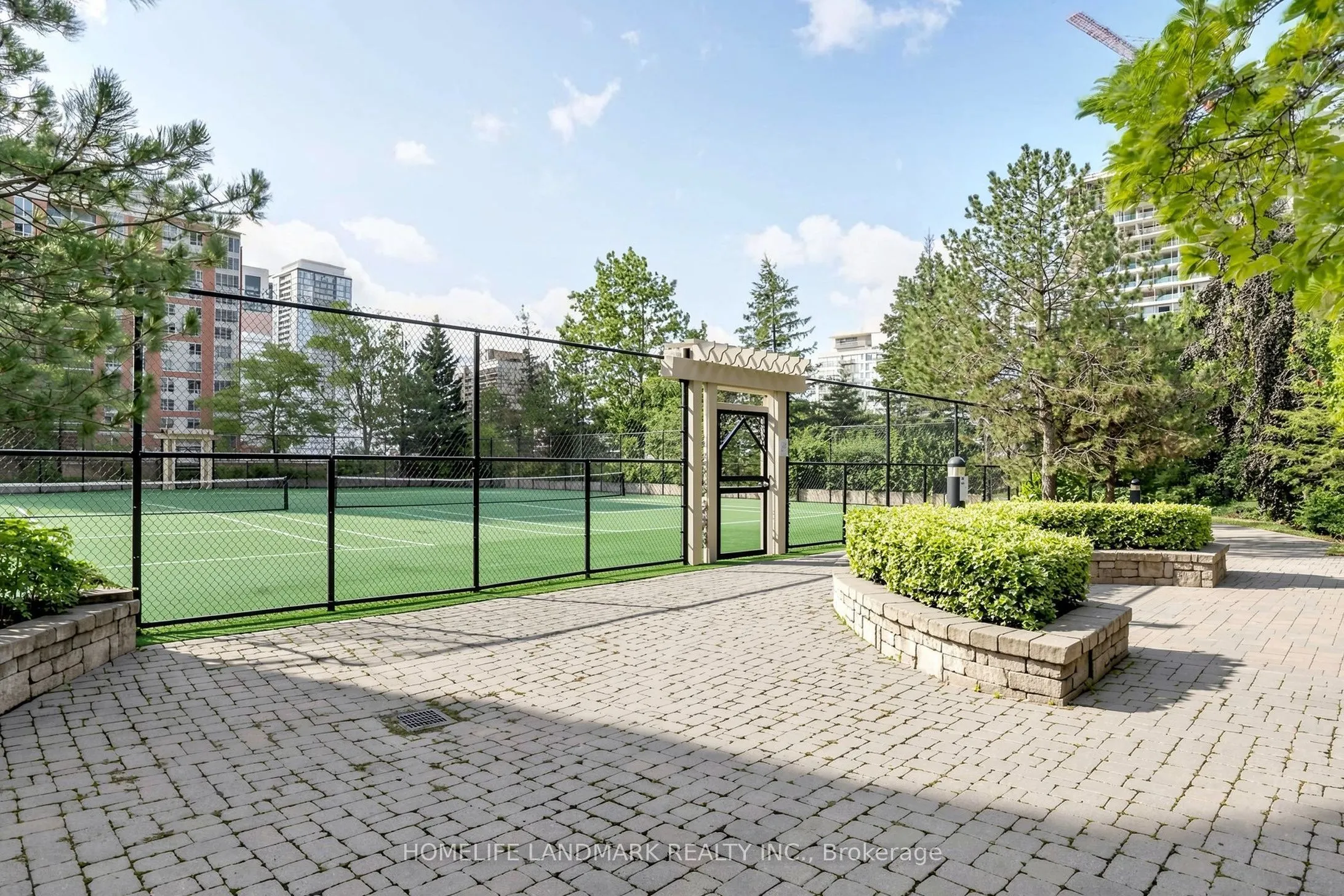 15 Northtown Way #220