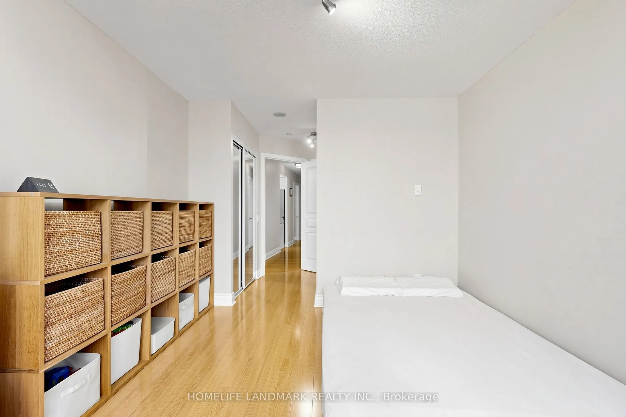 15 Northtown Way #220