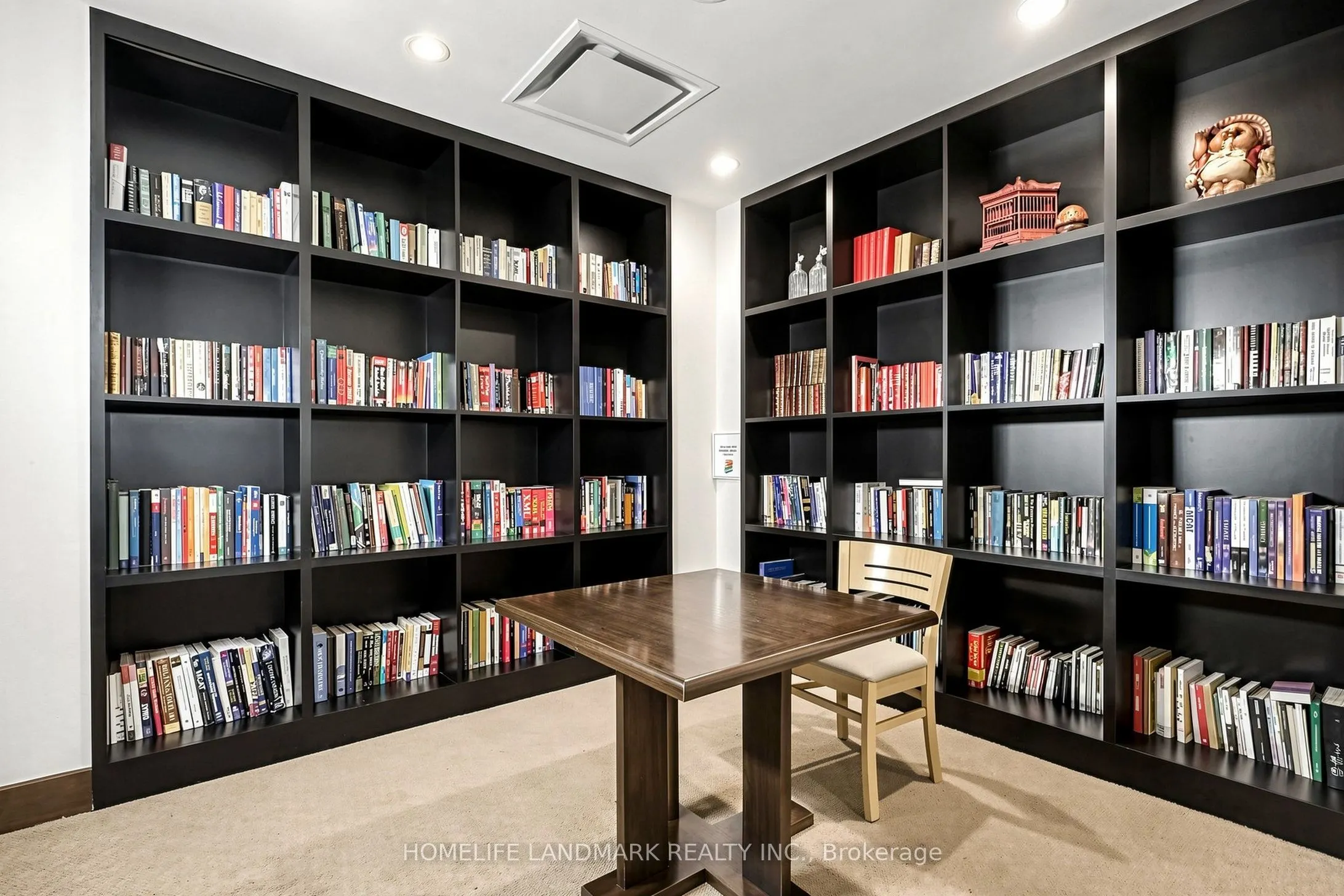 15 Northtown Way #220