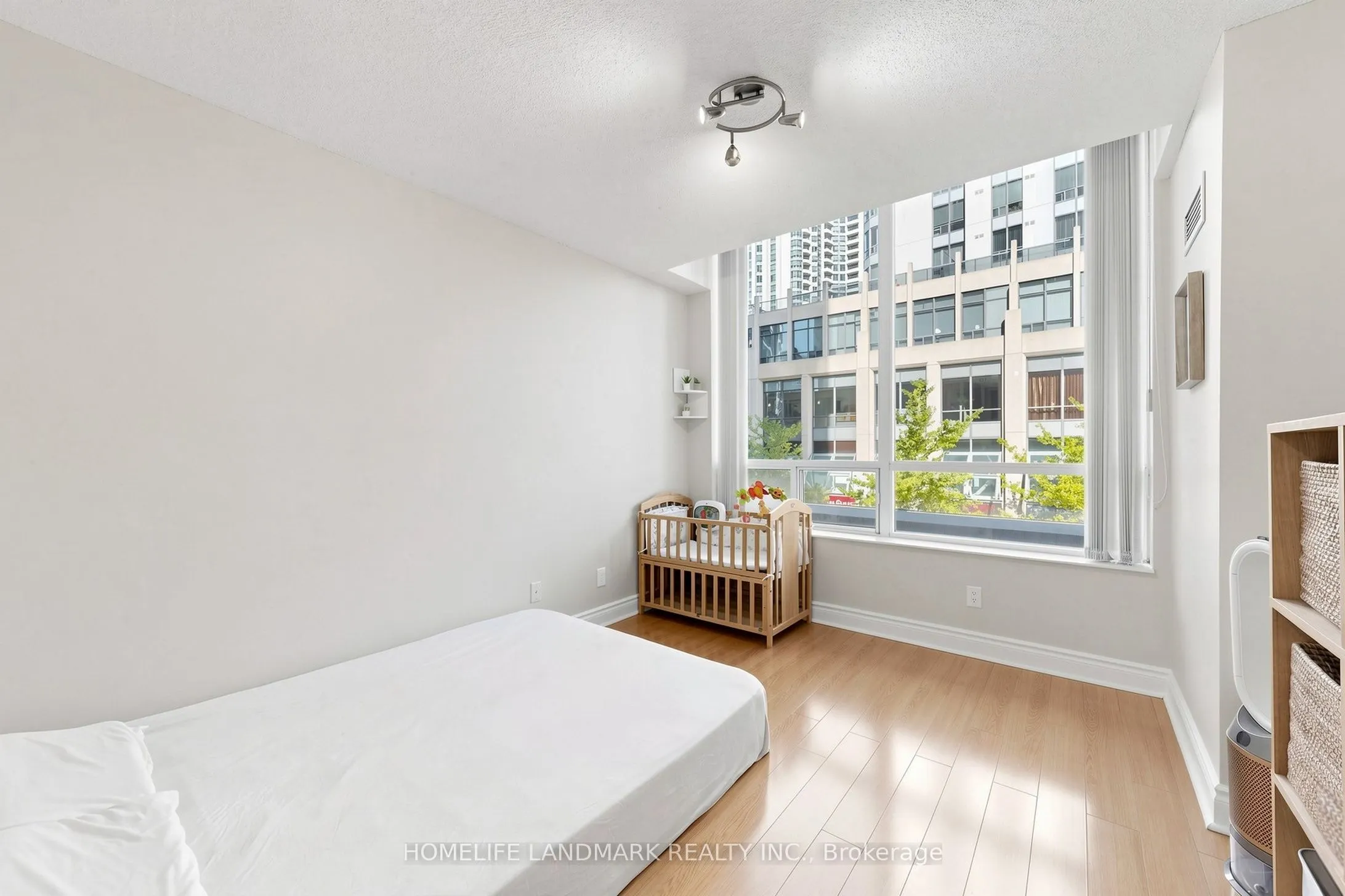 15 Northtown Way #220
