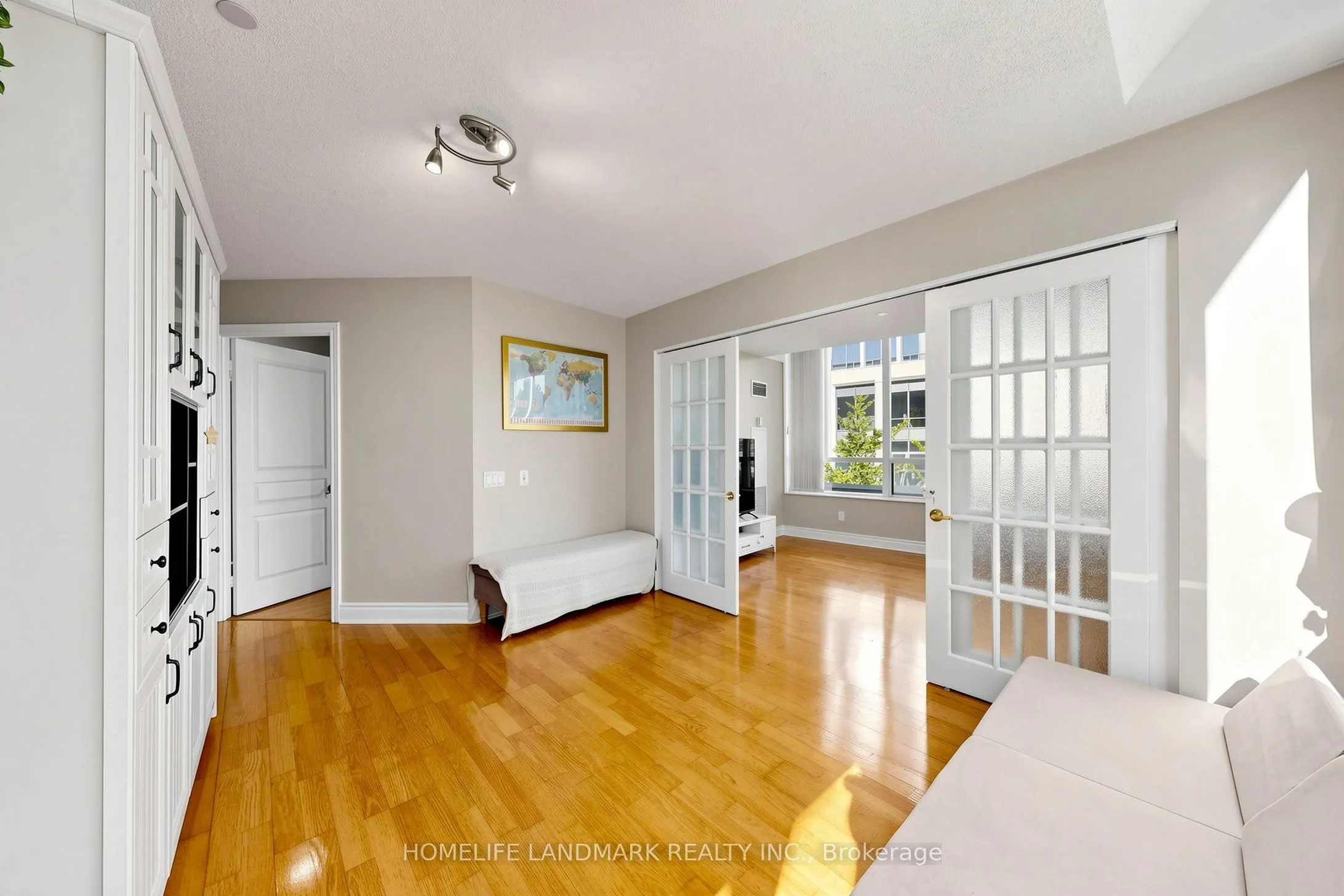 15 Northtown Way #220