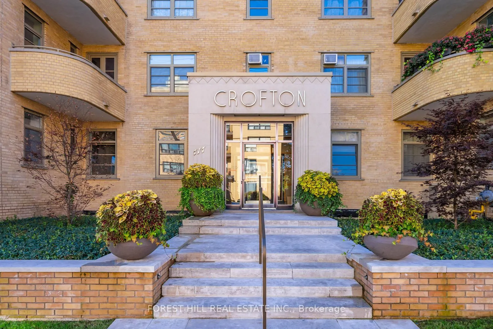 717 Eglinton Avenue W #301