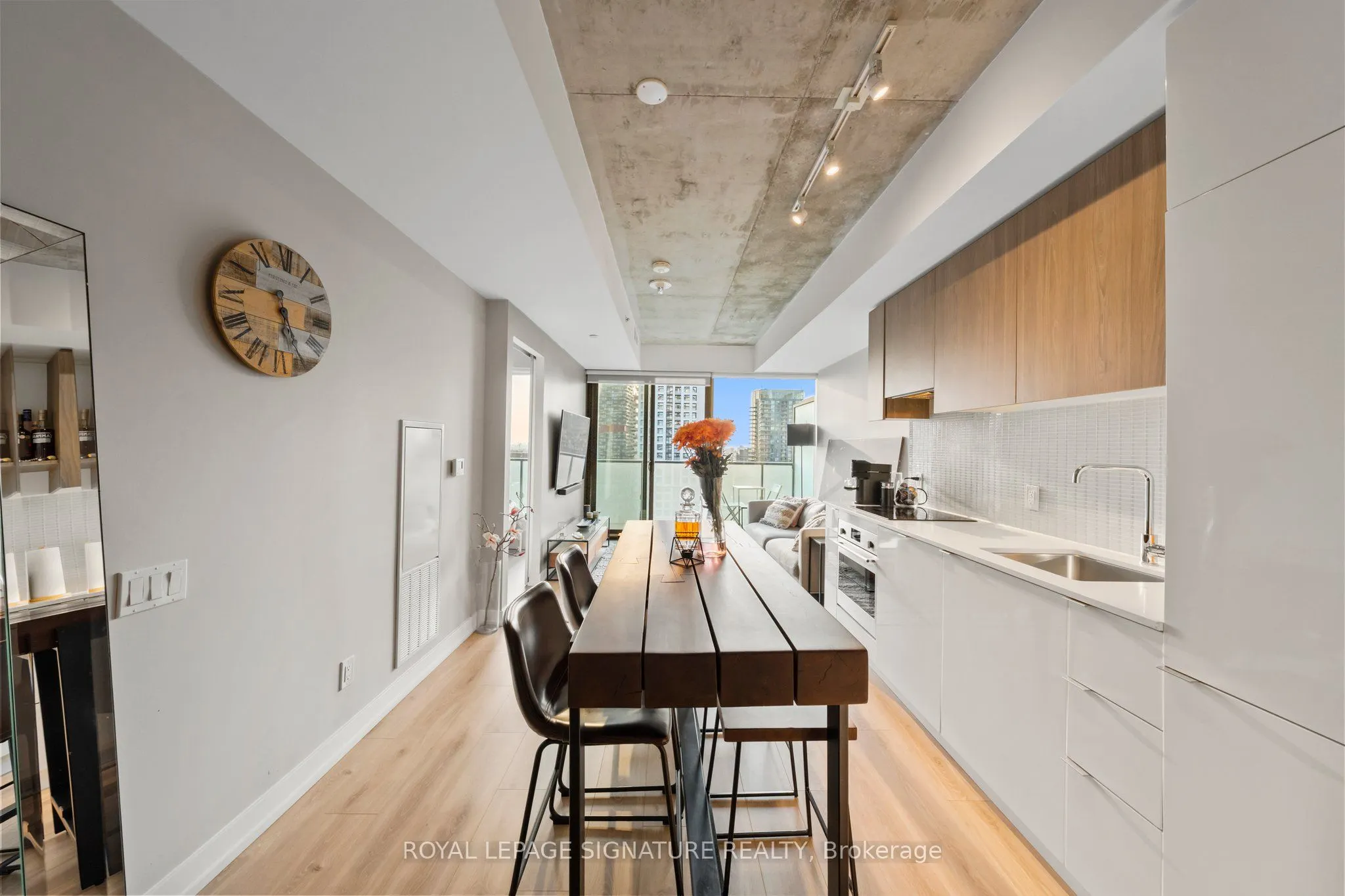 161 Roehampton Avenue #2711