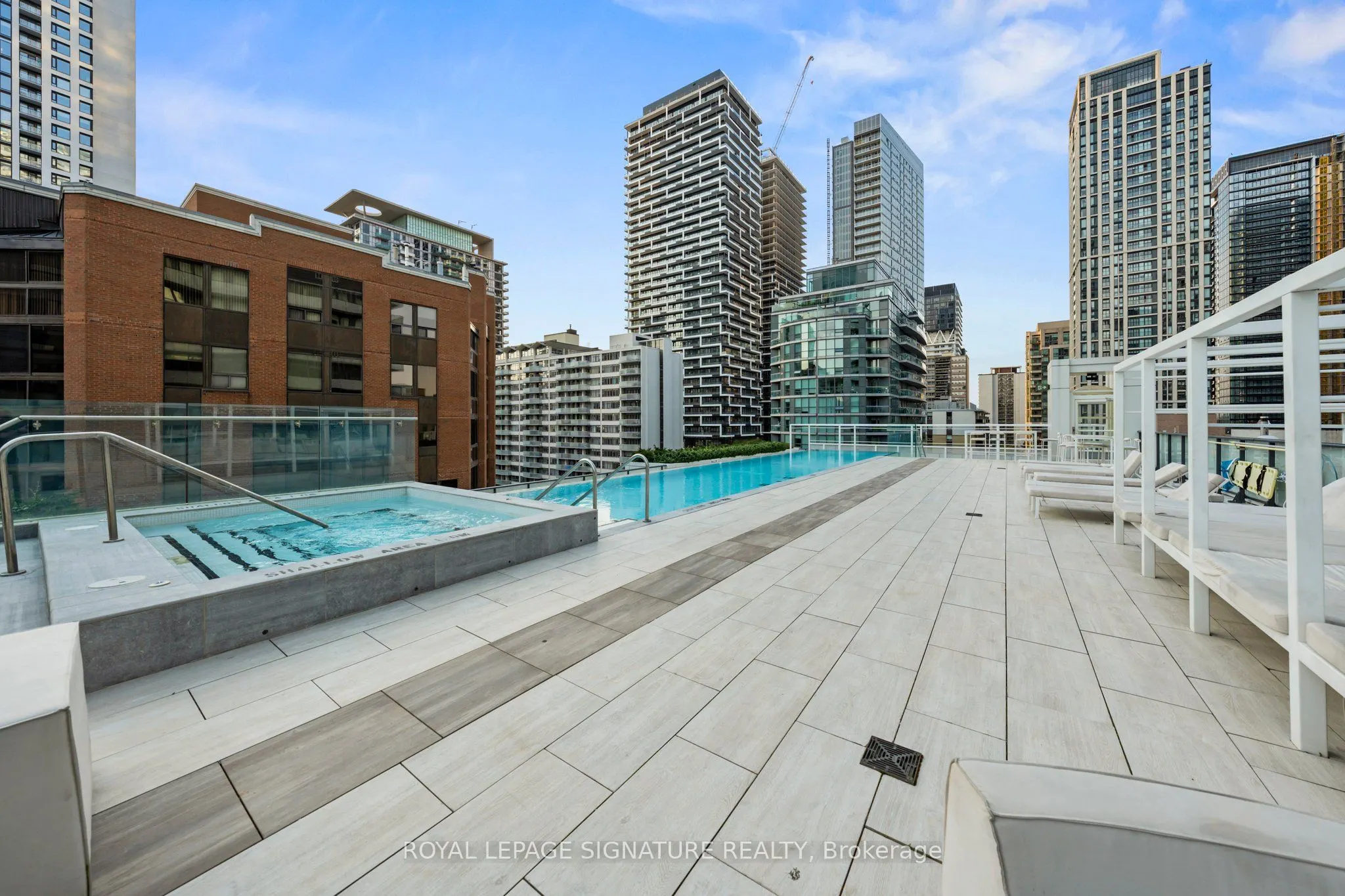 161 Roehampton Avenue #2711