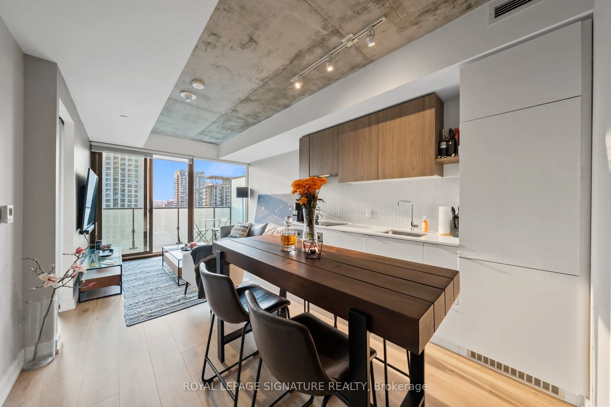 161 Roehampton Avenue #2711