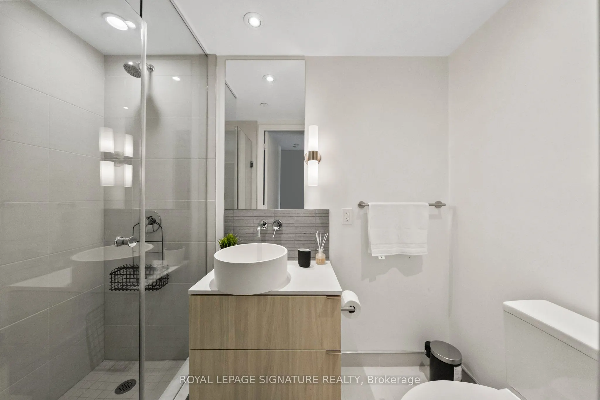 161 Roehampton Avenue #2711