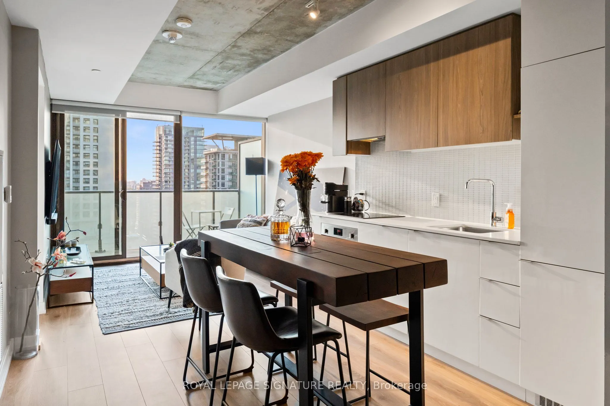161 Roehampton Avenue #2711
