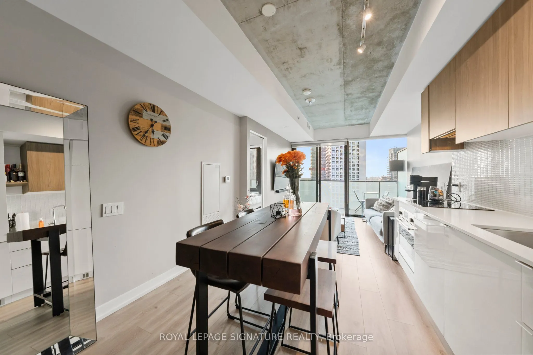 161 Roehampton Avenue #2711