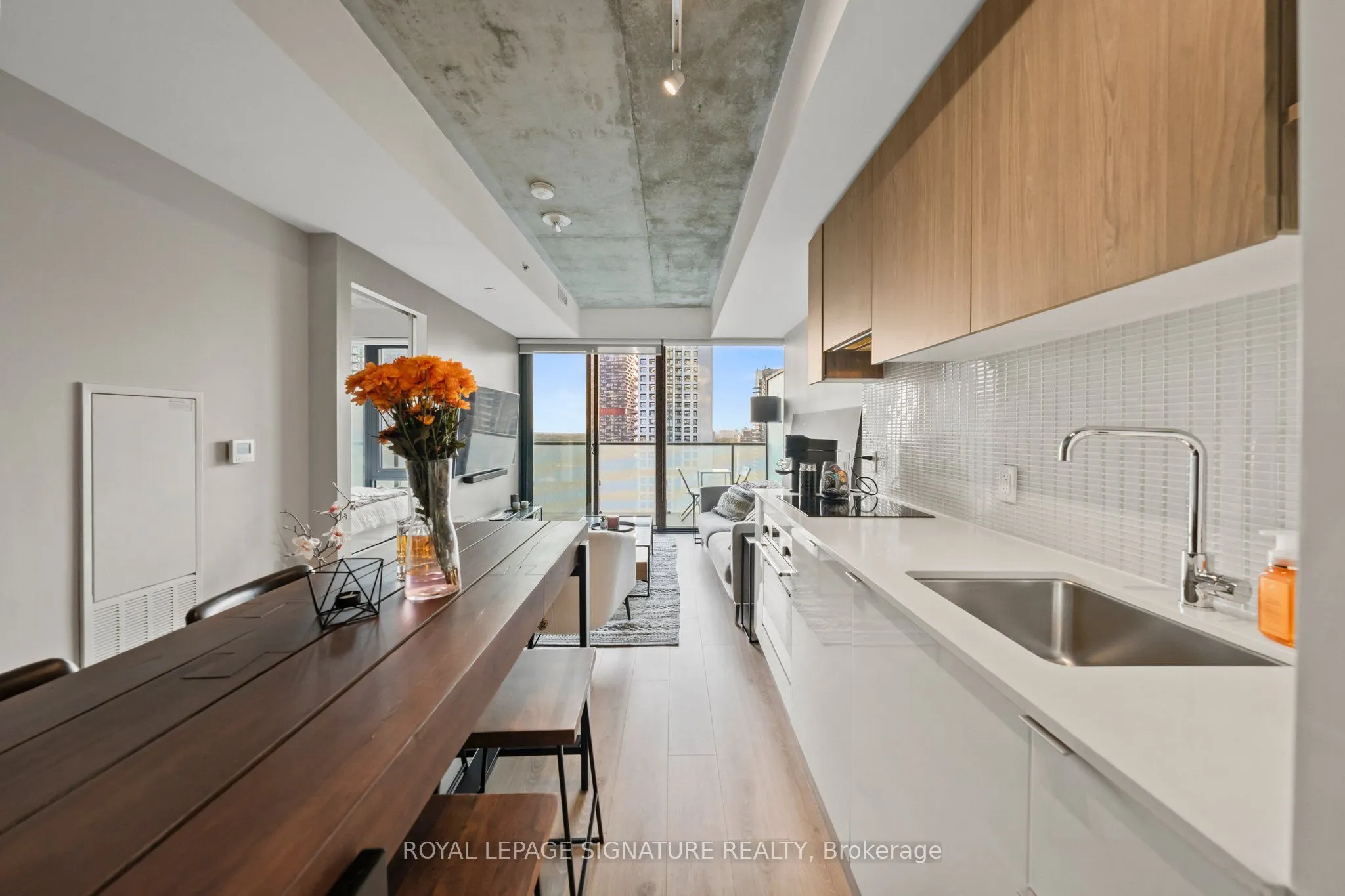 161 Roehampton Avenue #2711
