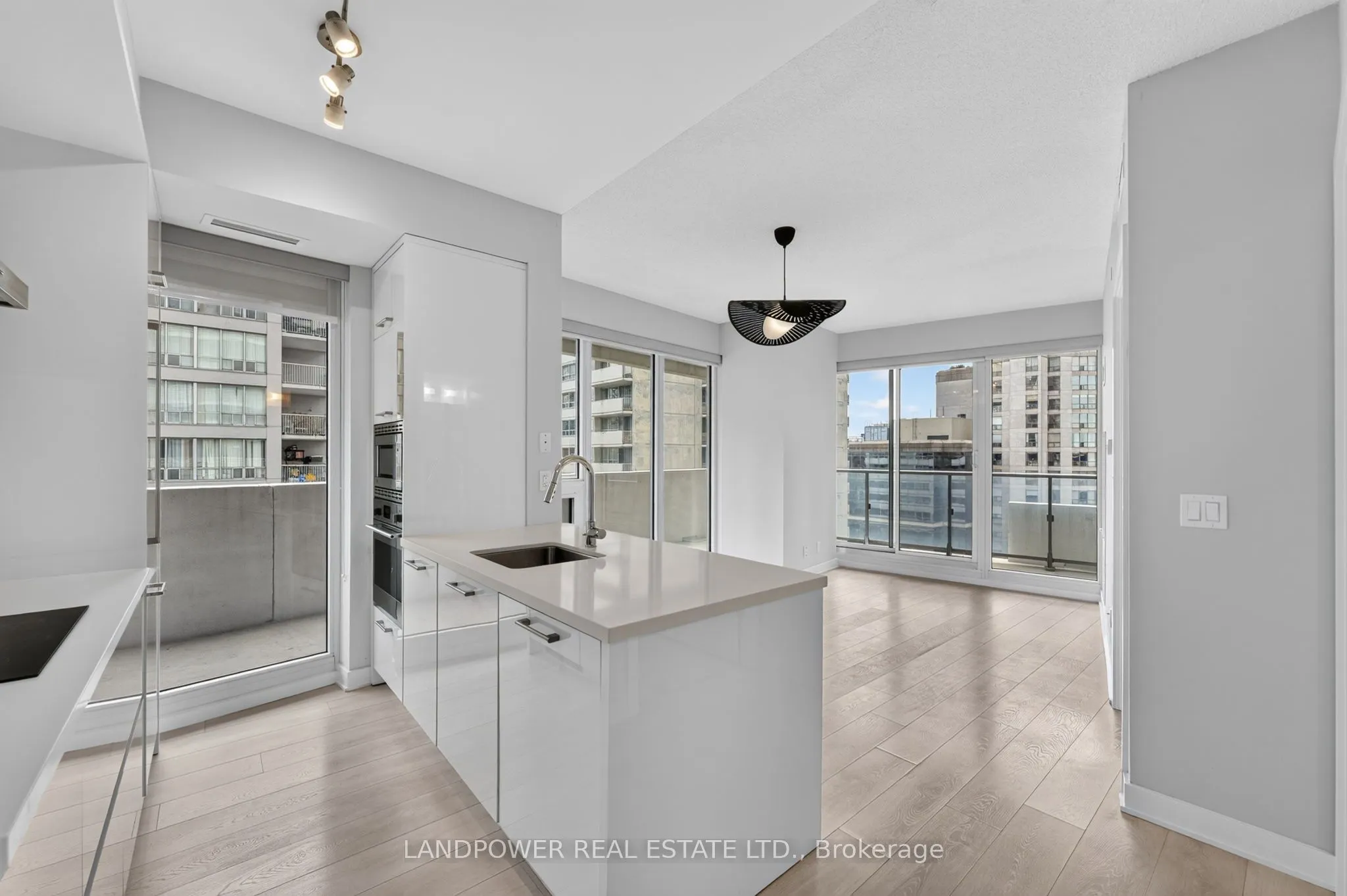 2221 Yonge Street #803
