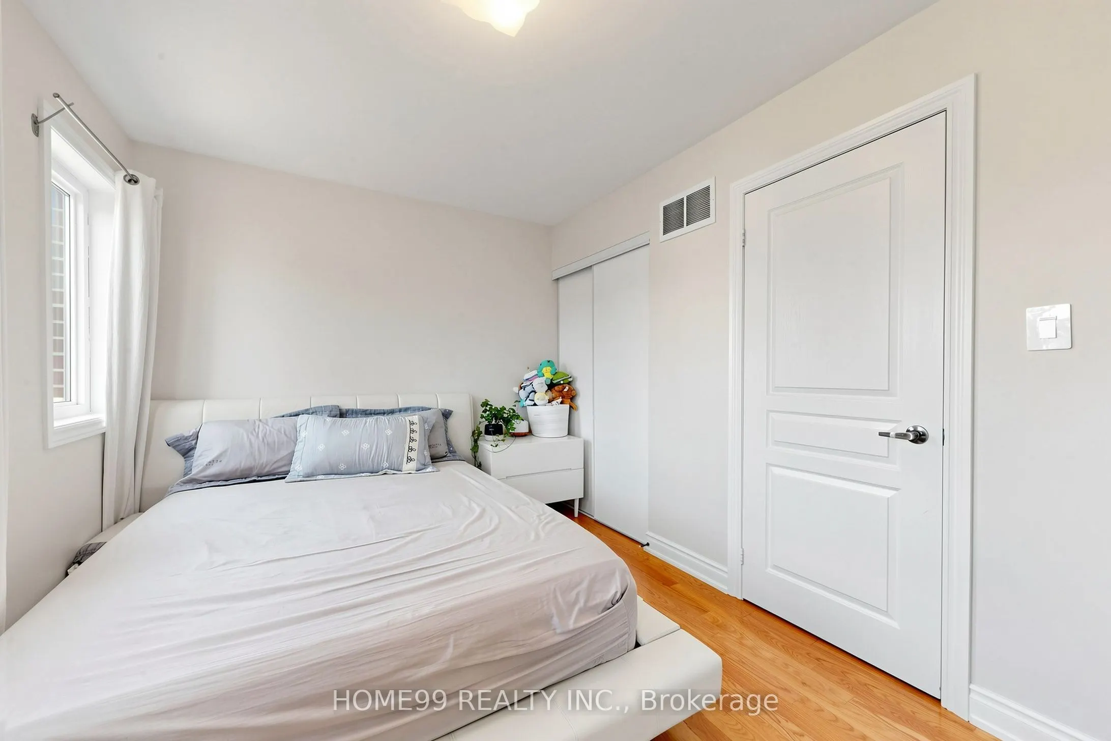 136A Finch Avenue W