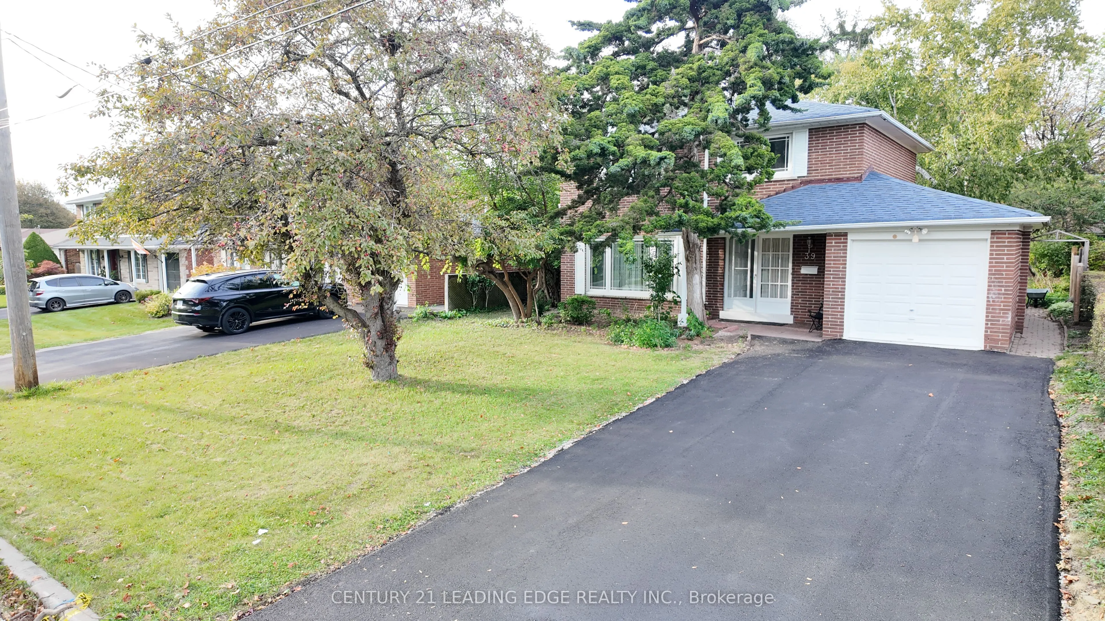 39 Waddington Crescent