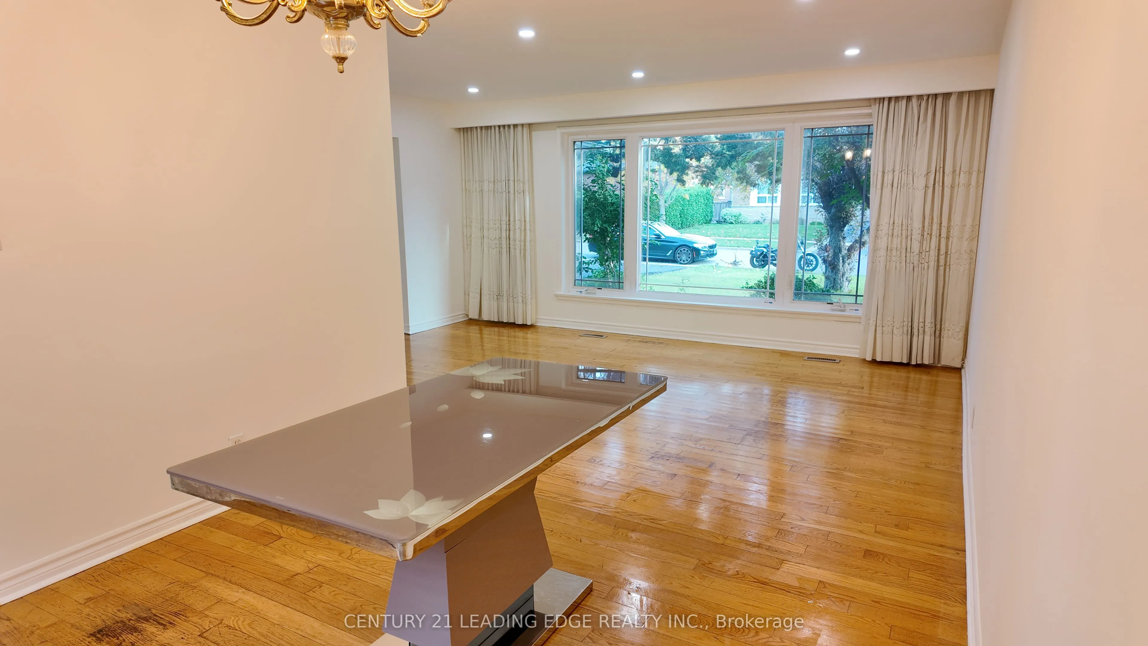 39 Waddington Crescent