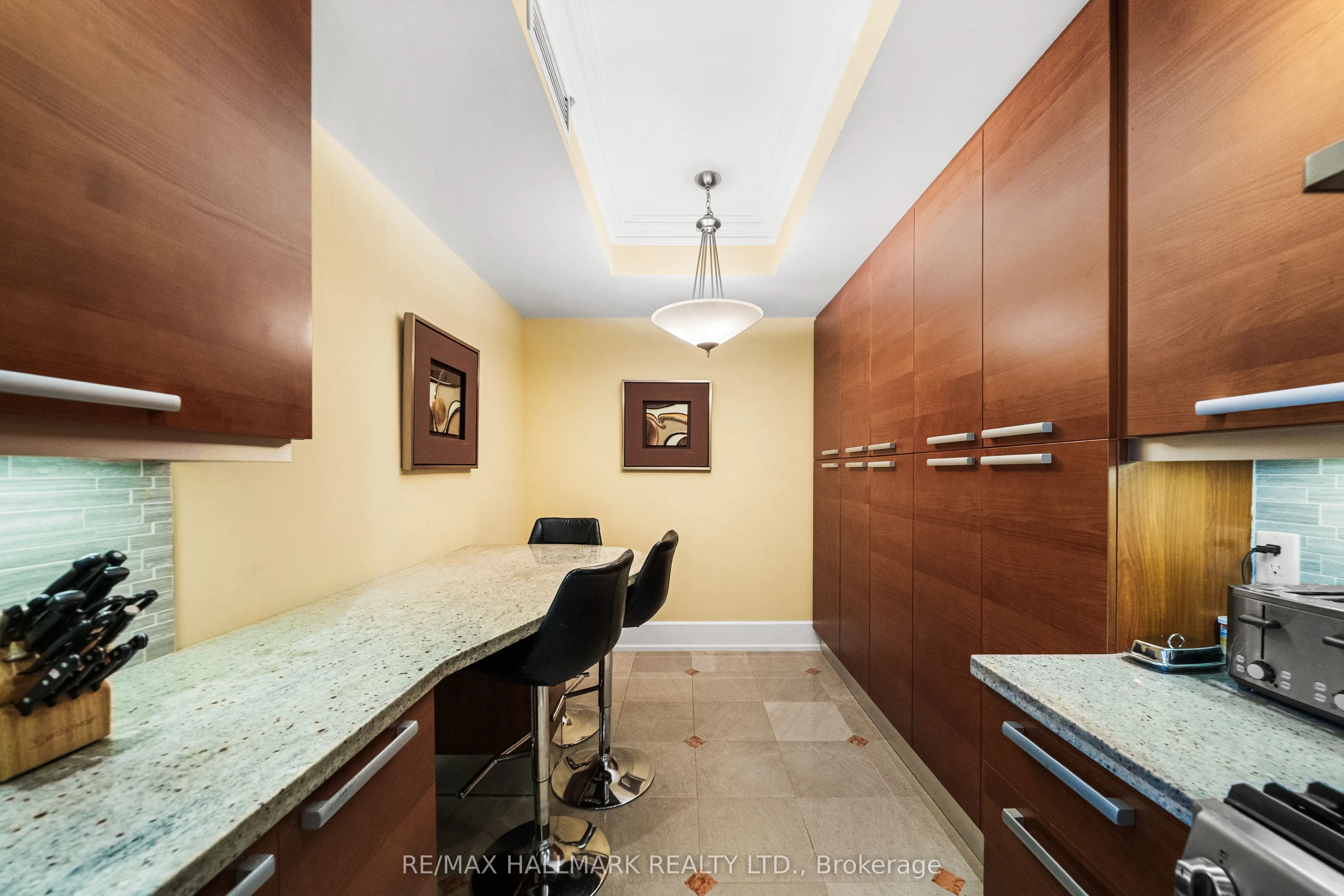 662 Sheppard Avenue E #807C