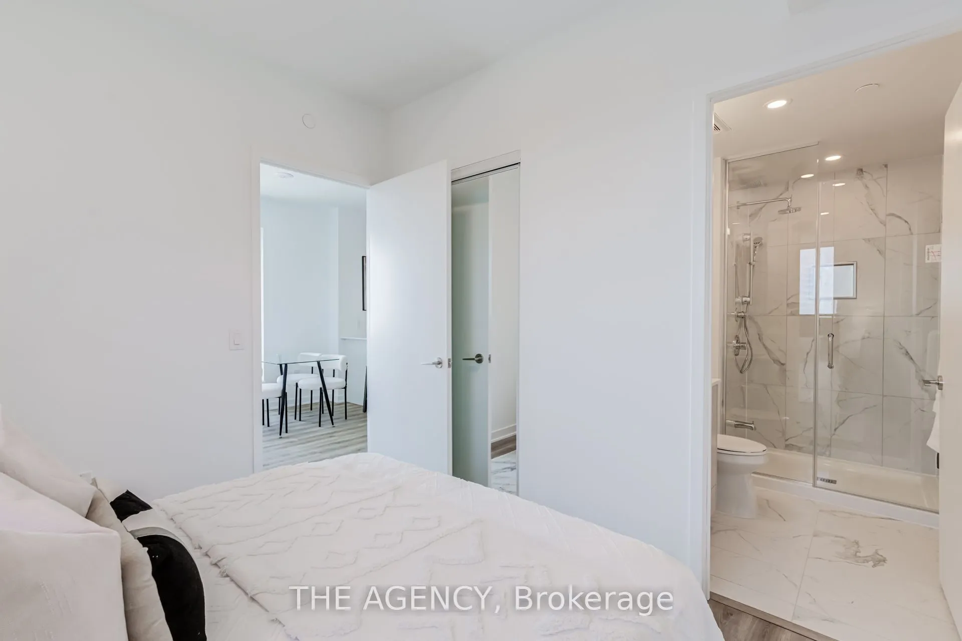 10 Oak Street #2403