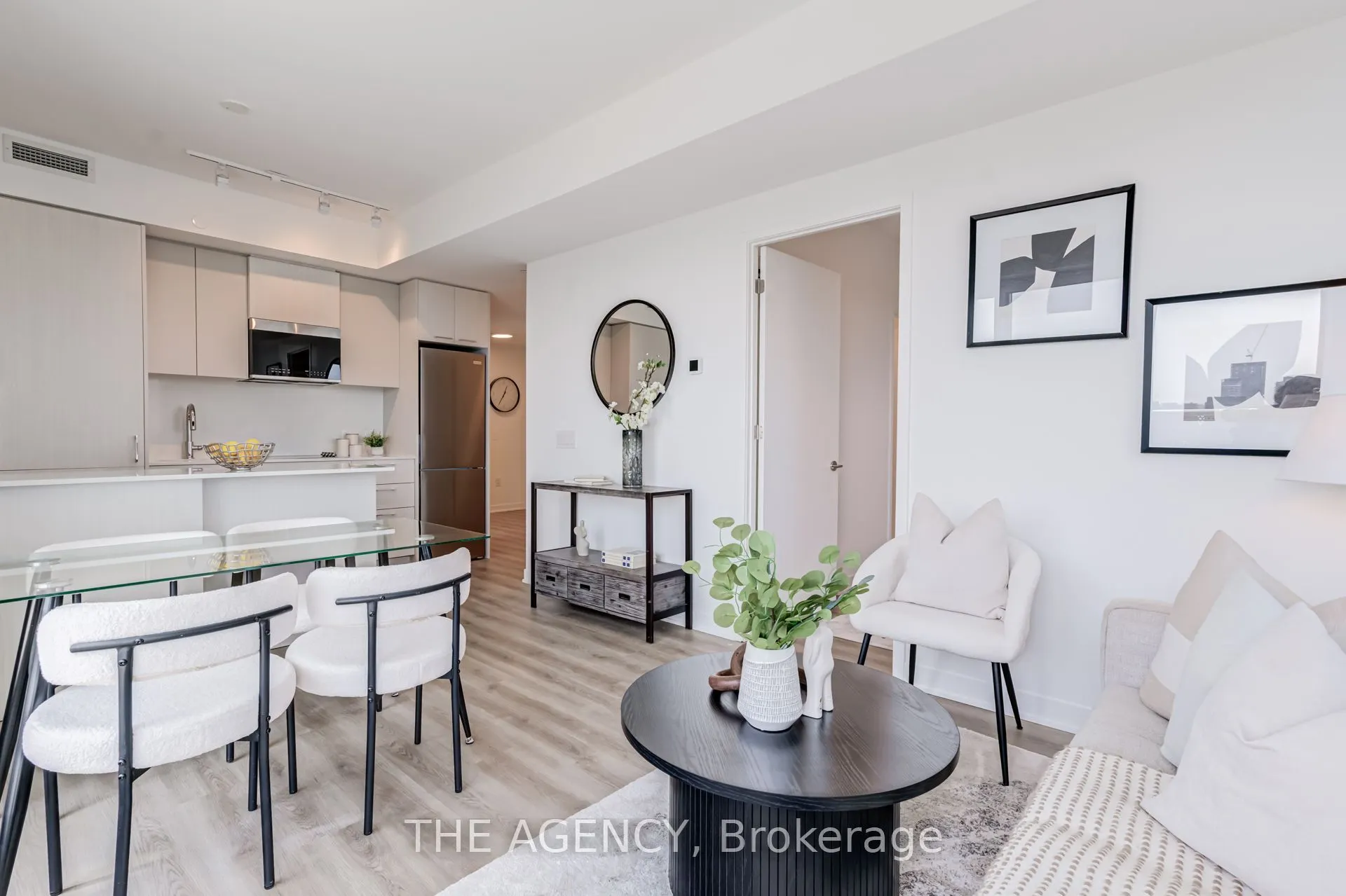 10 Oak Street #2403