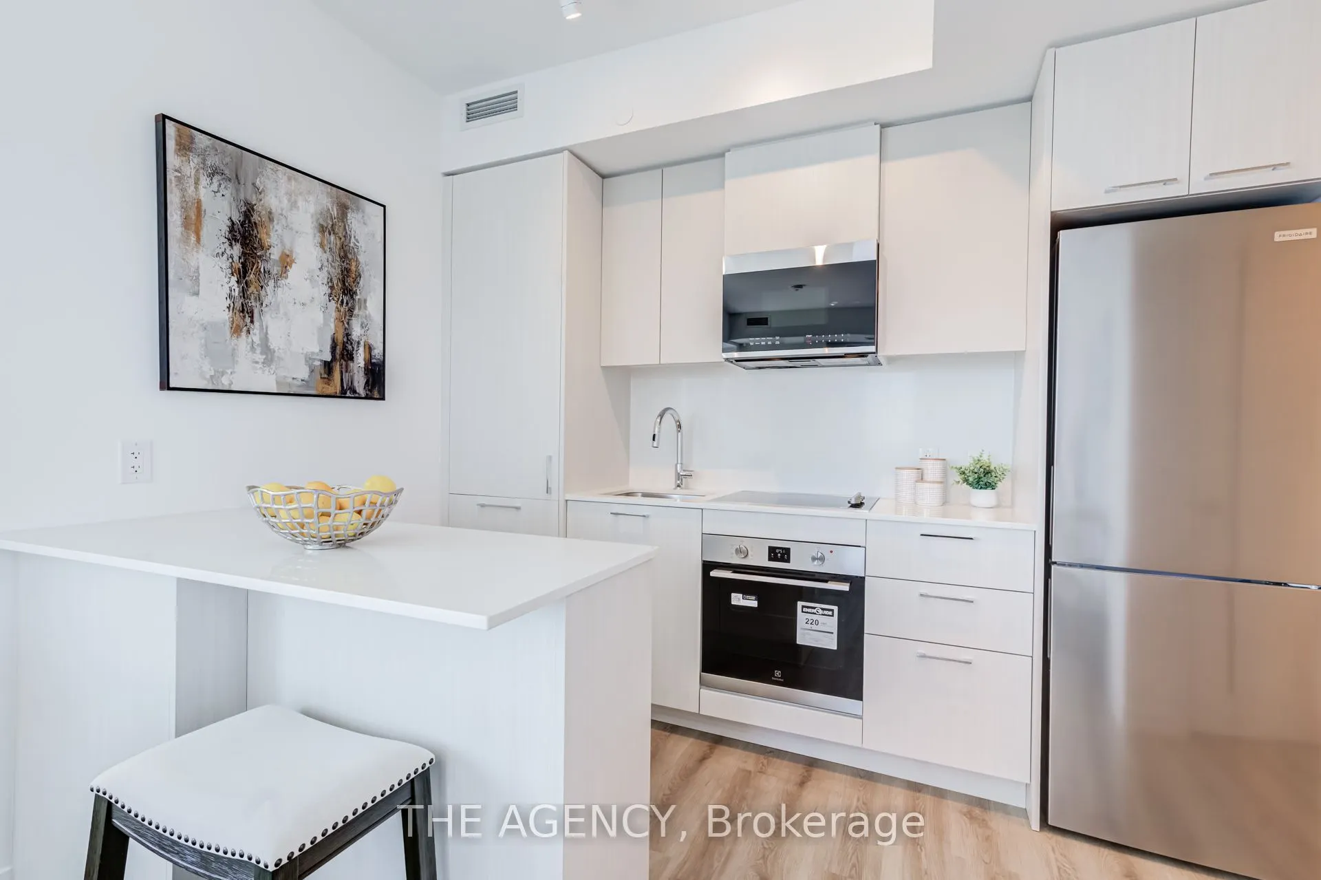 10 Oak Street #2403