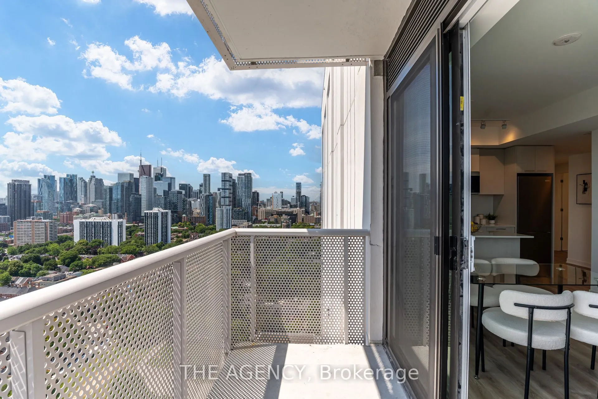 10 Oak Street #2403