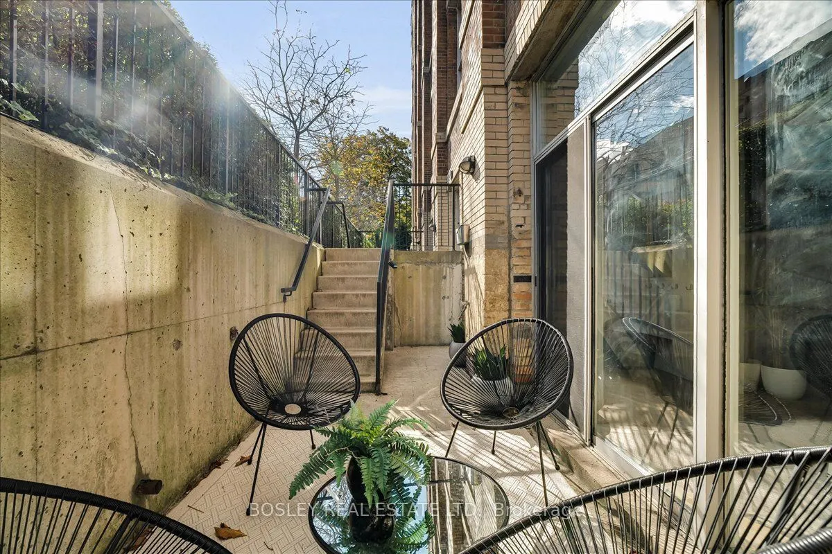 955 Queen Street W #116
