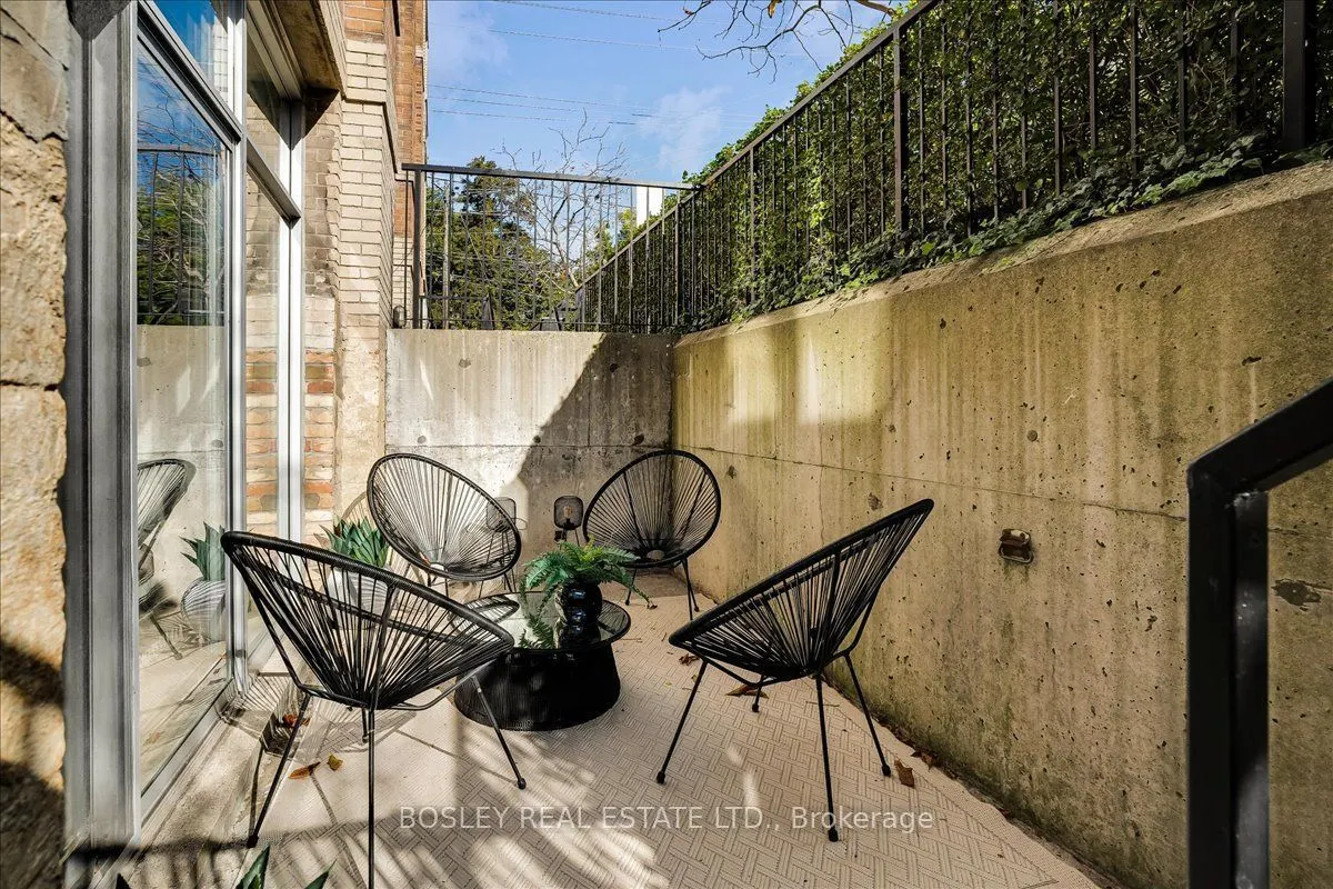 955 Queen Street W #116