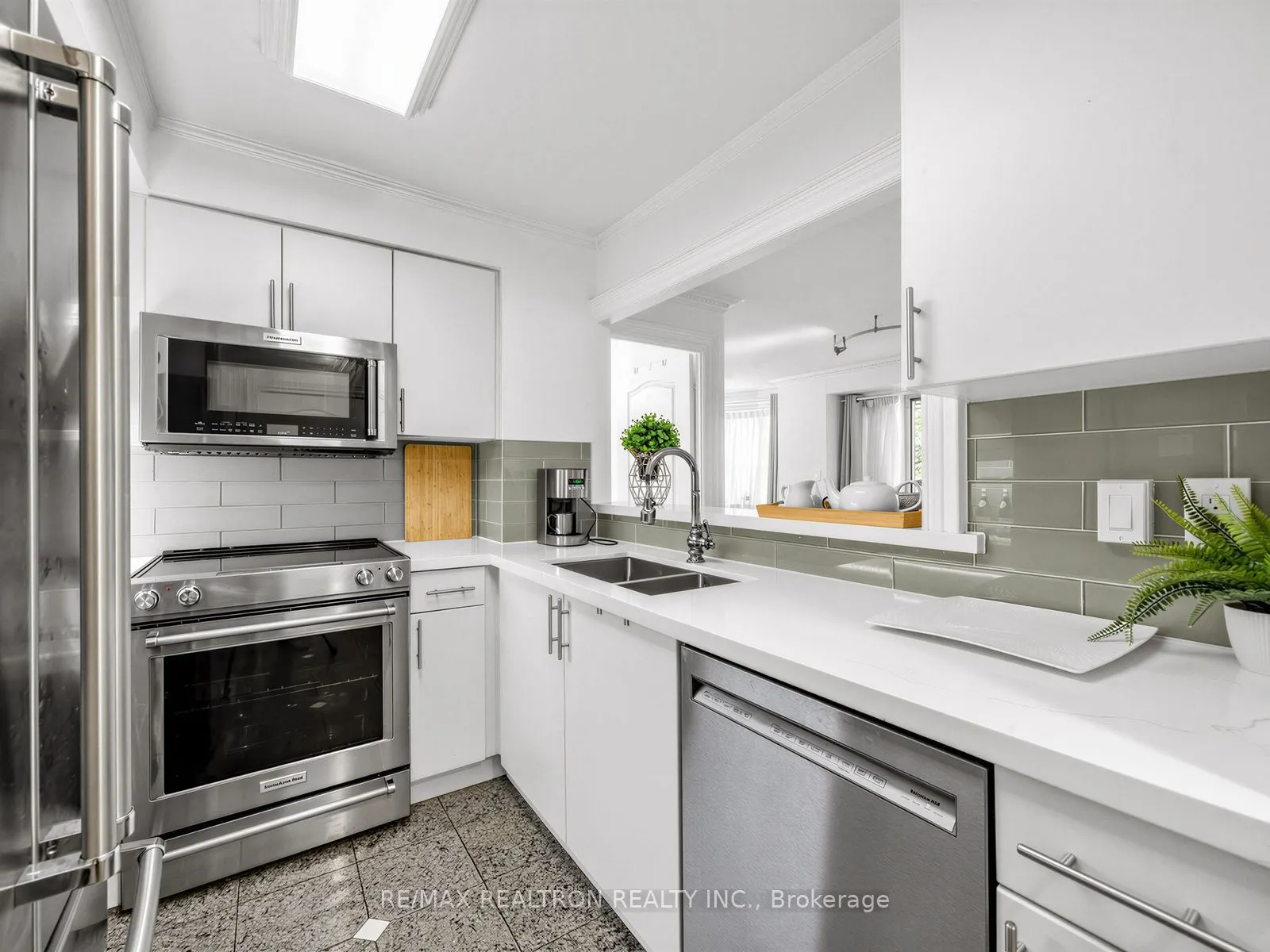 800 Spadina Road #302