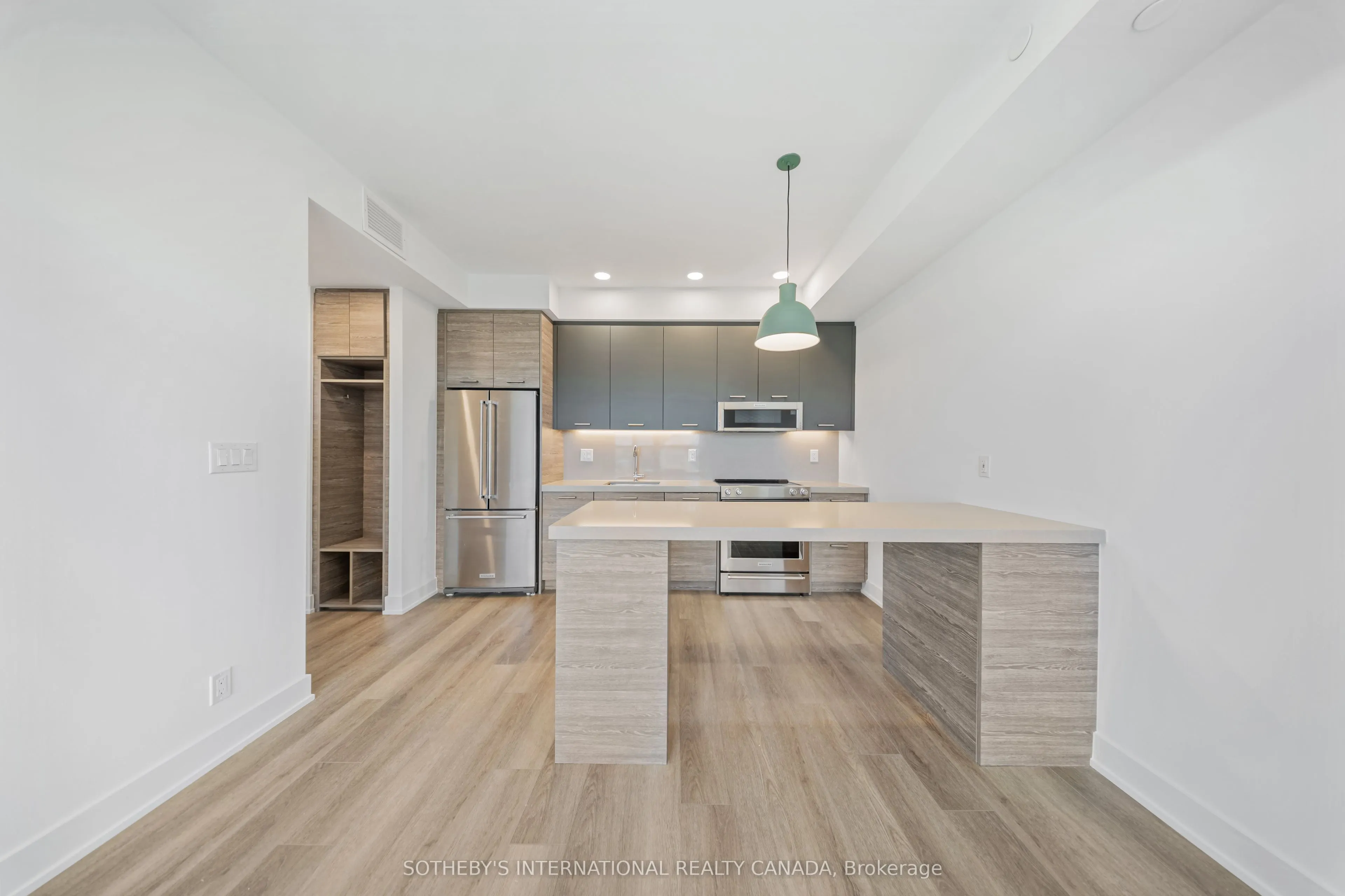 484 Spadina Avenue #404