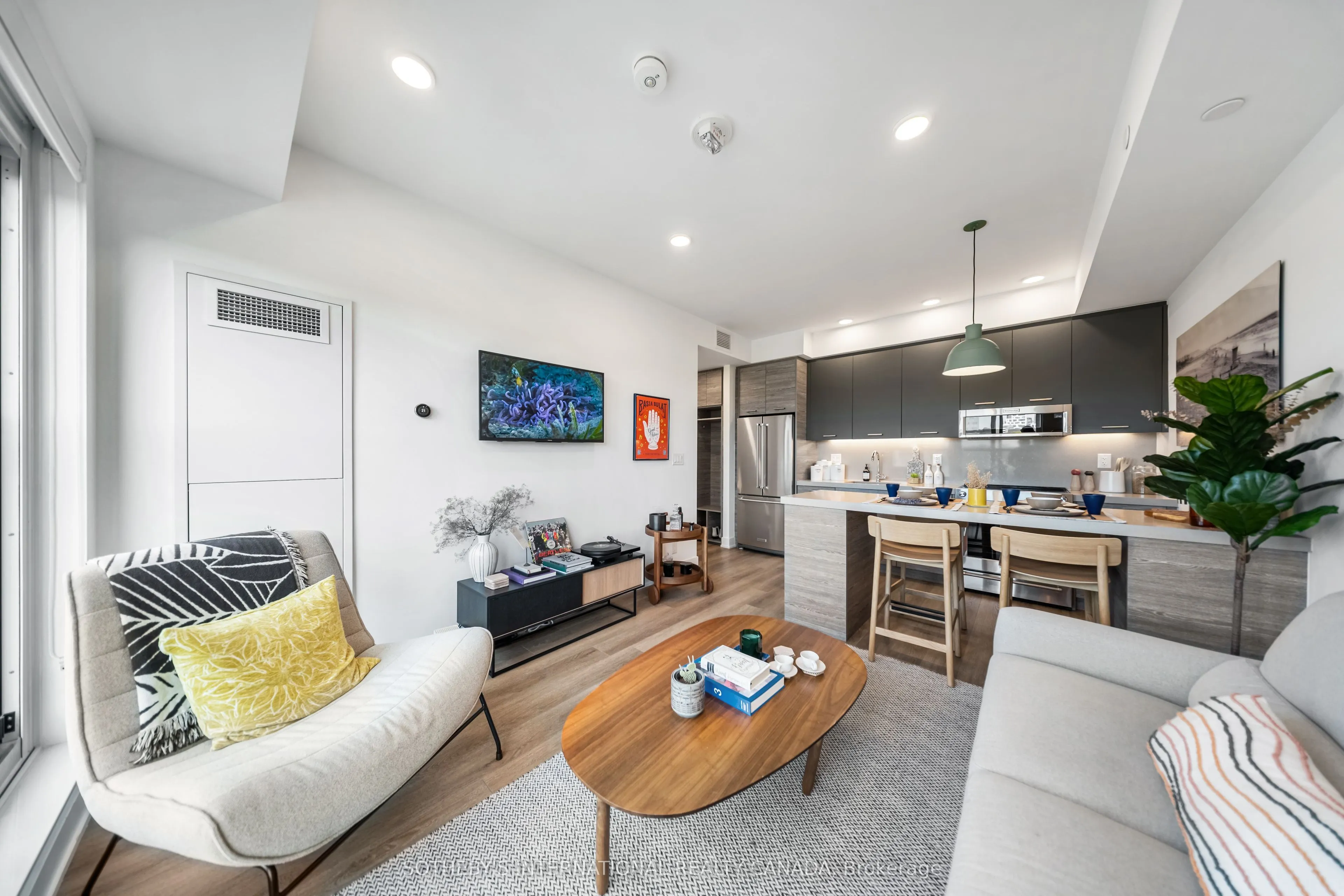 484 Spadina Avenue #210