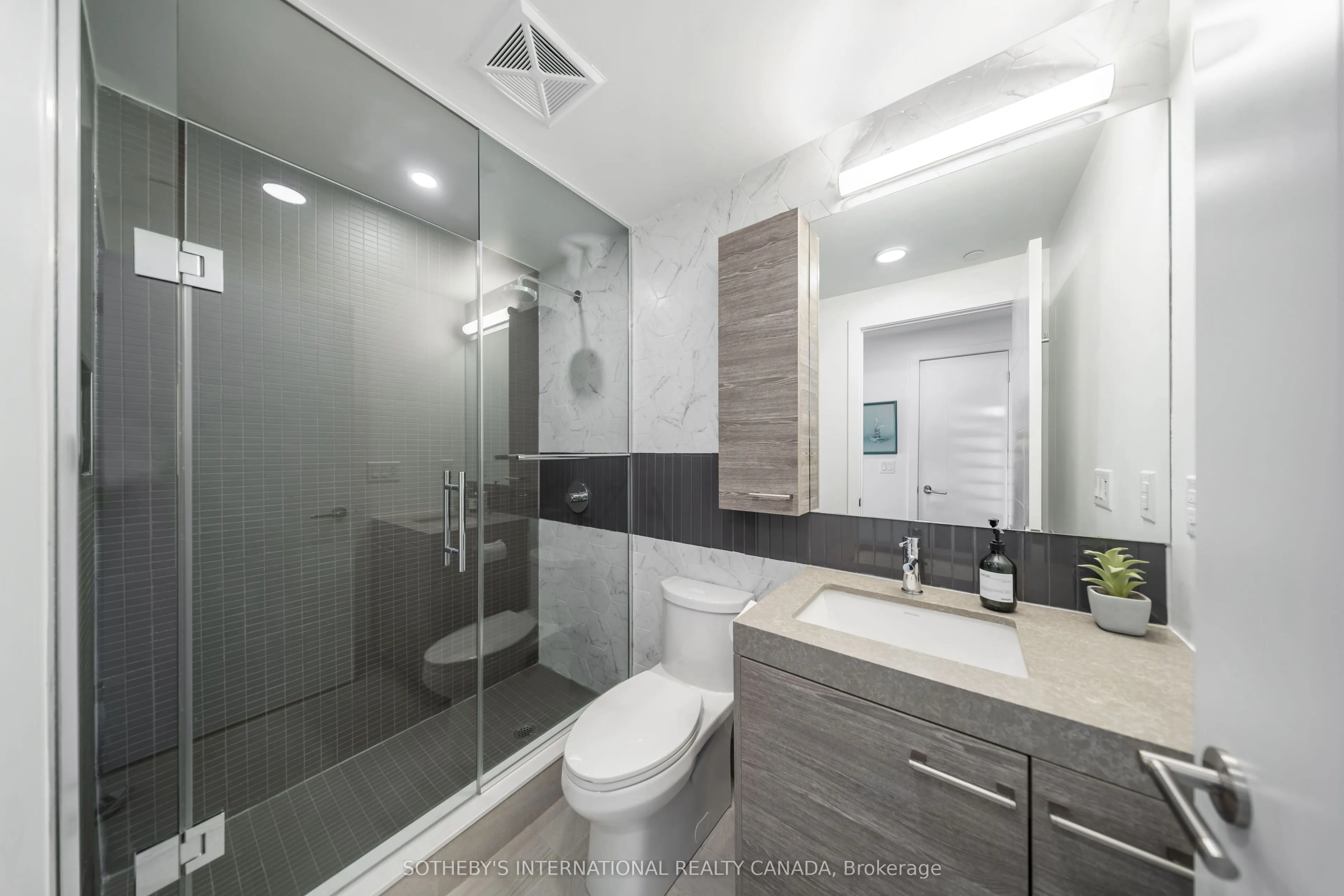 484 Spadina Avenue #210