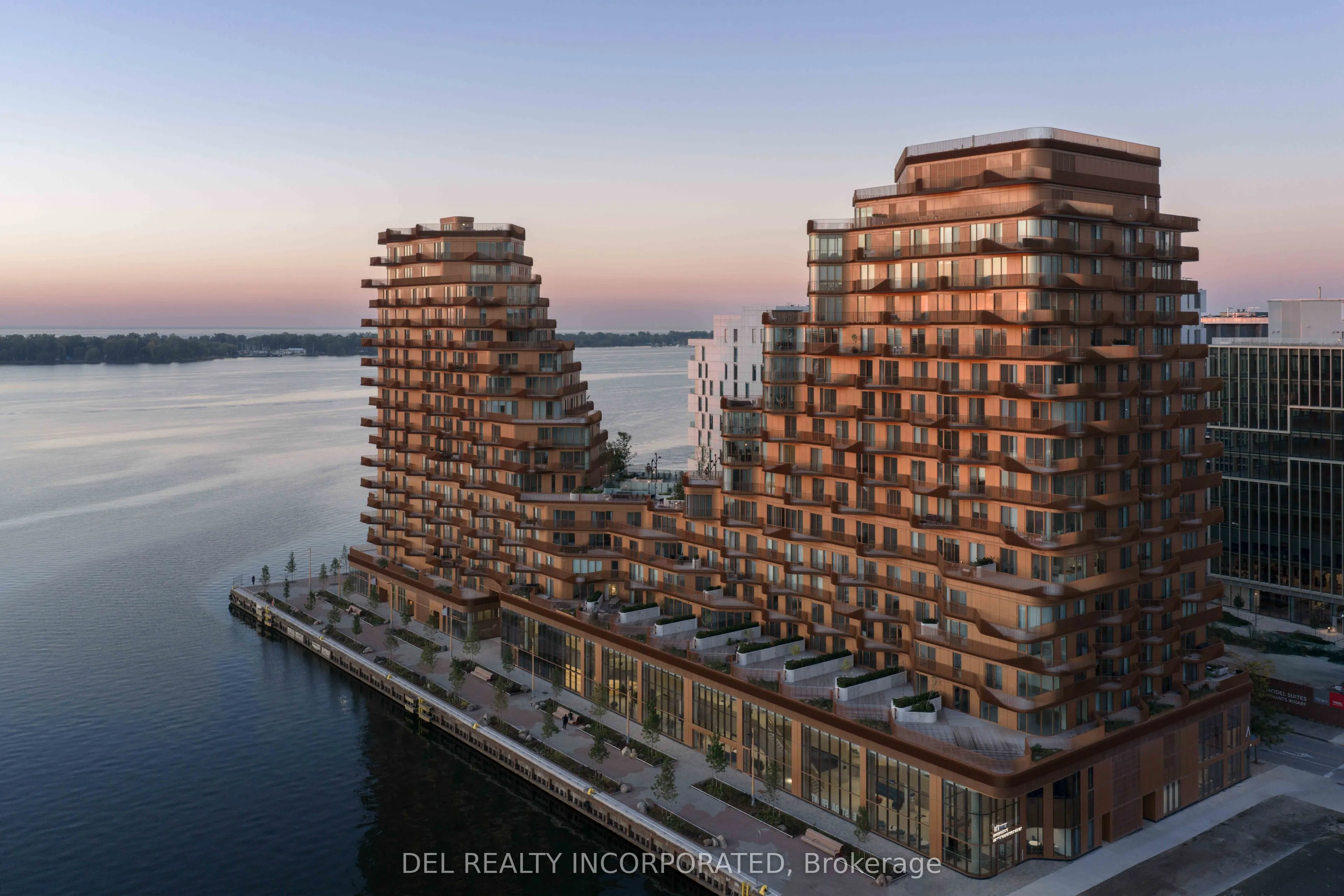 155 Merchants' Wharf #822